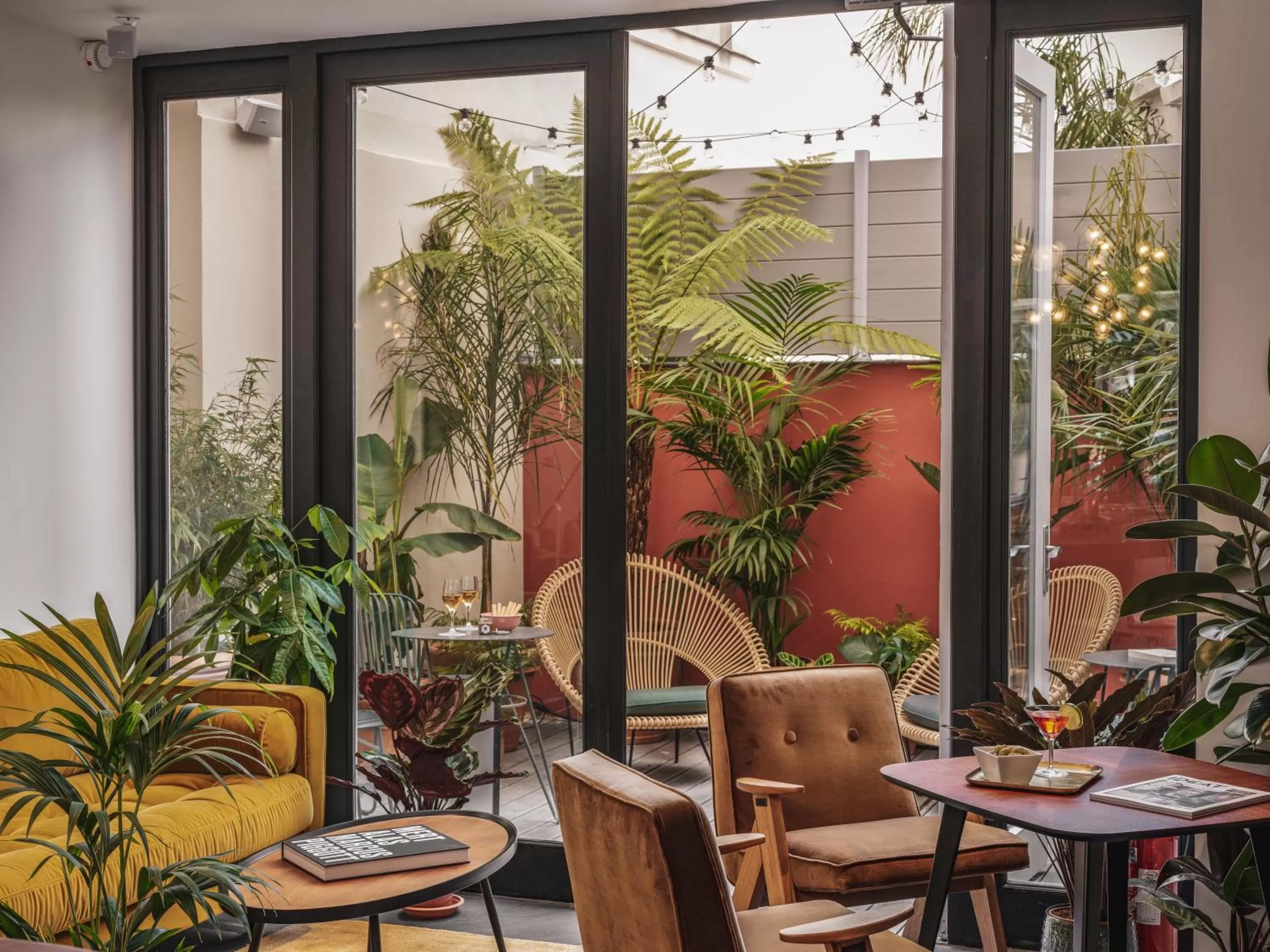 Patio in Seven Hotel Paris