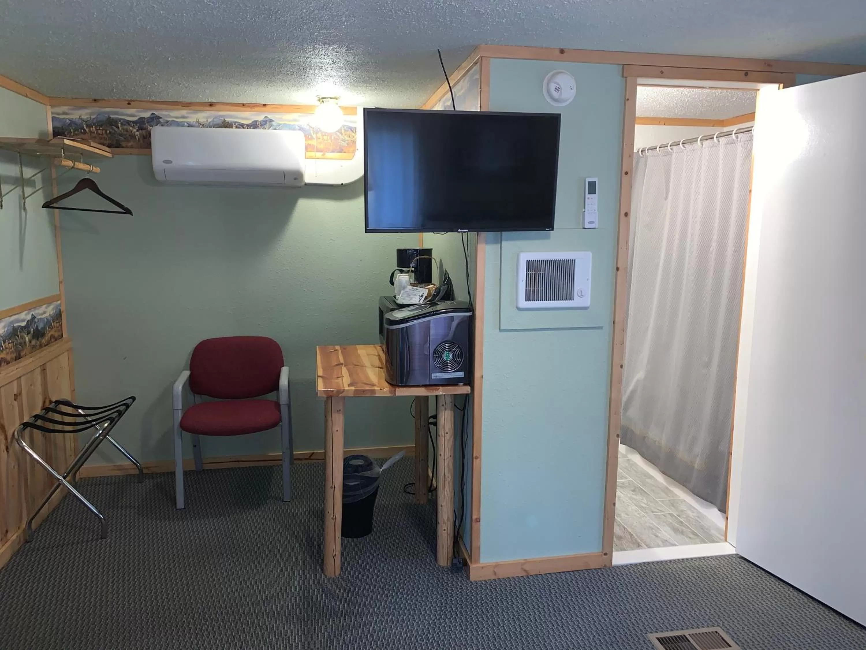 TV and multimedia in Glacier Haven Inn