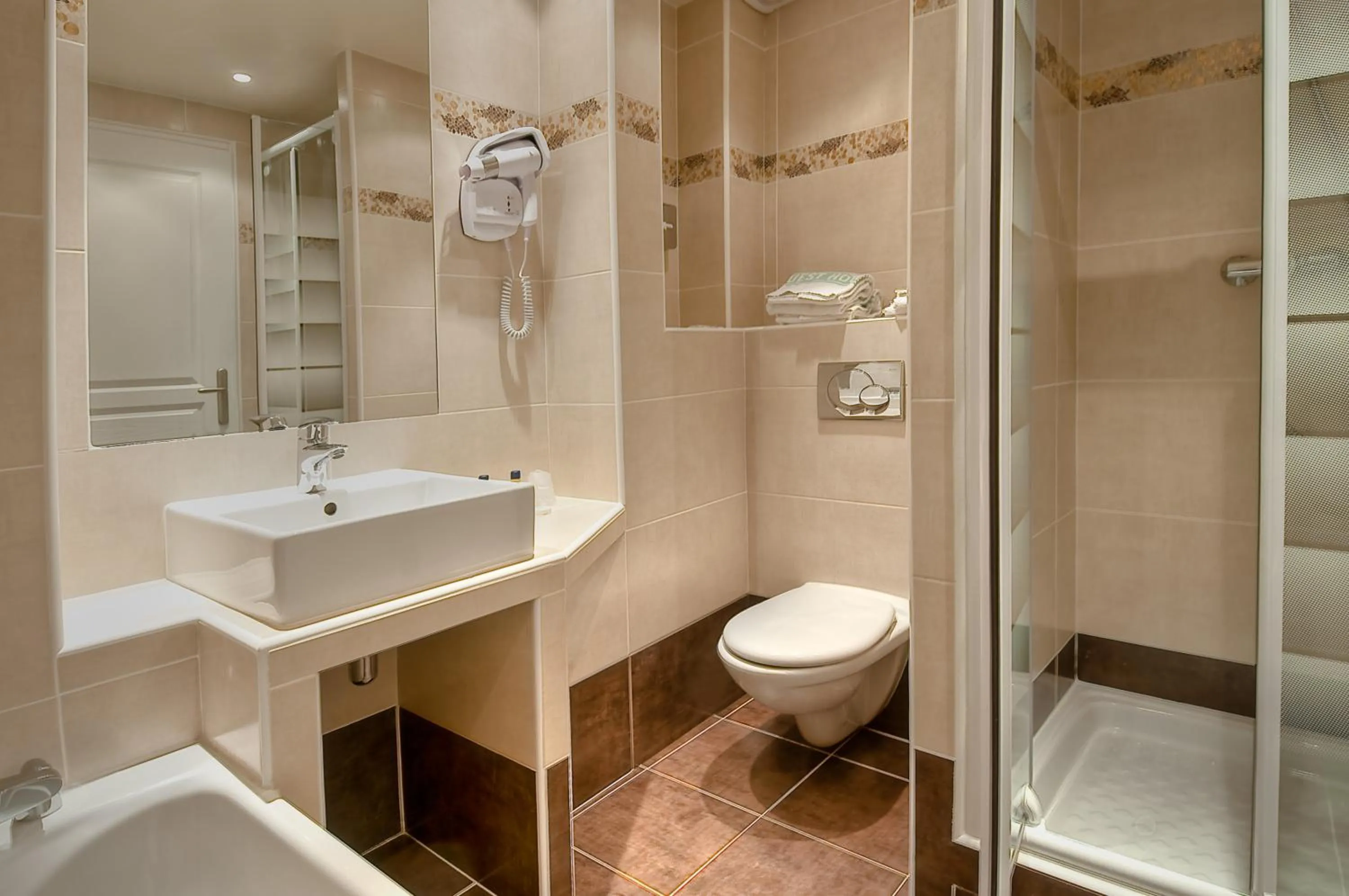 Bathroom in L'Ouest Hotel