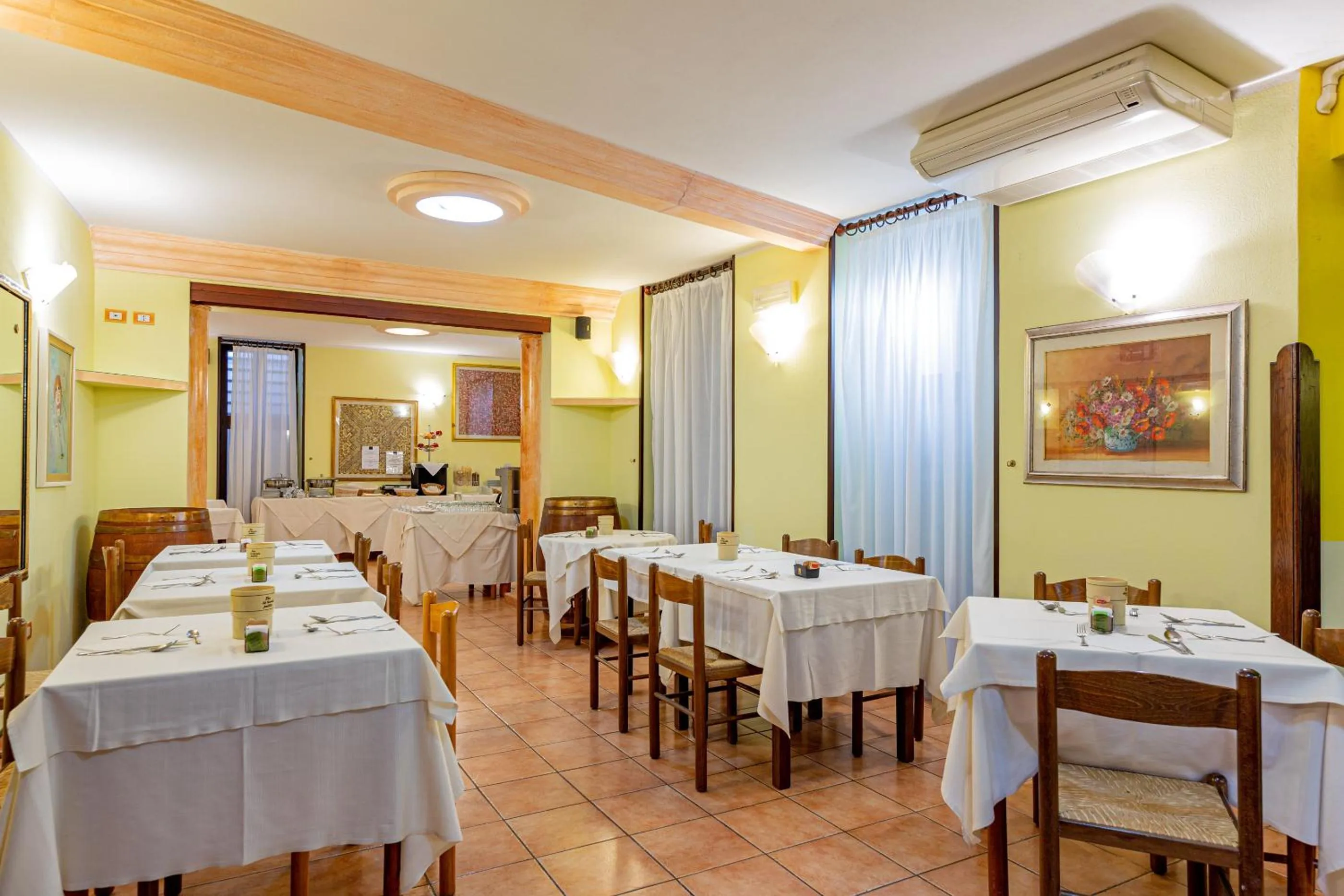 Restaurant/places to eat in Hotel Villa Piras