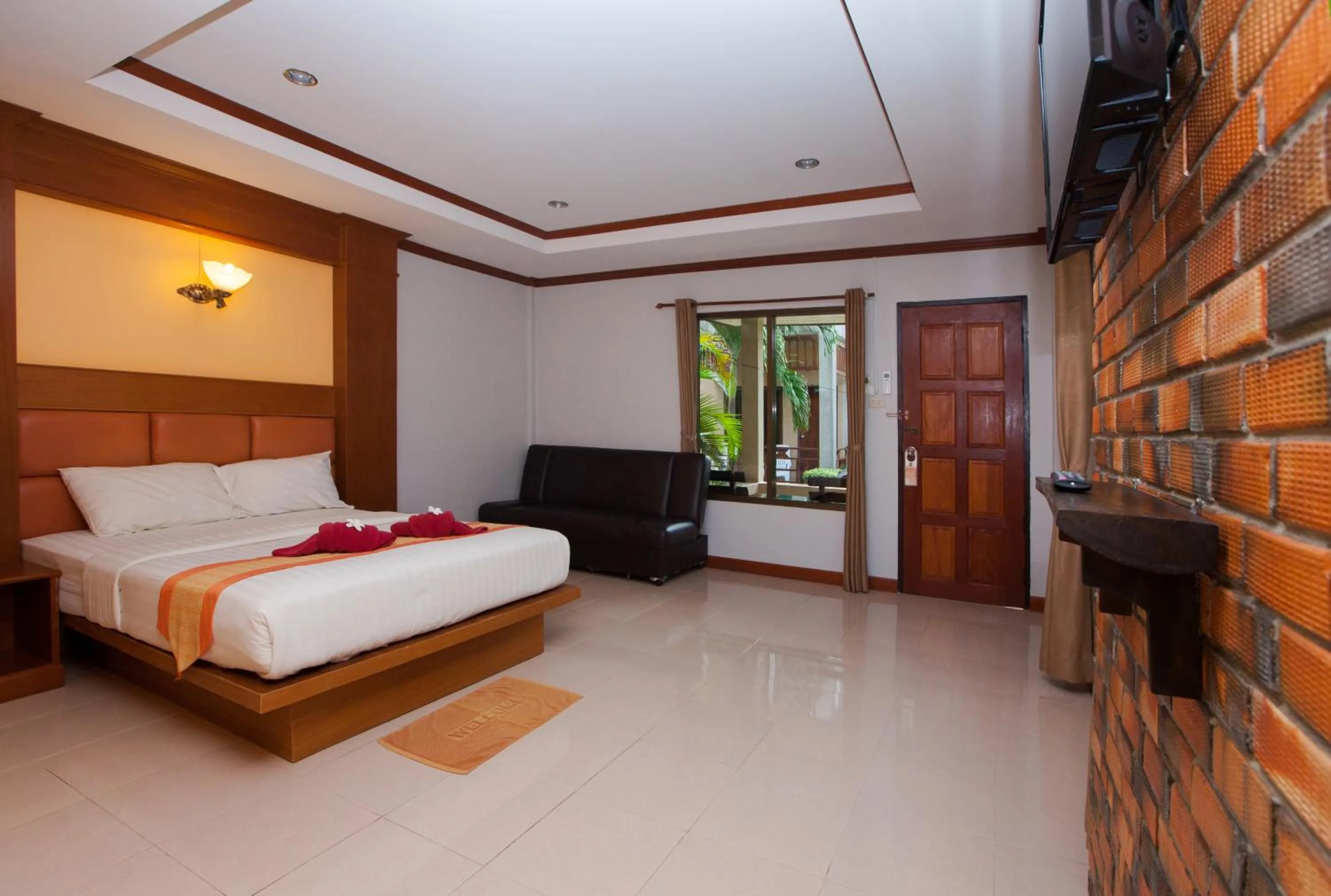 Deluxe Bungalow with Air-conditioning in Lanta Riviera Beach Resort