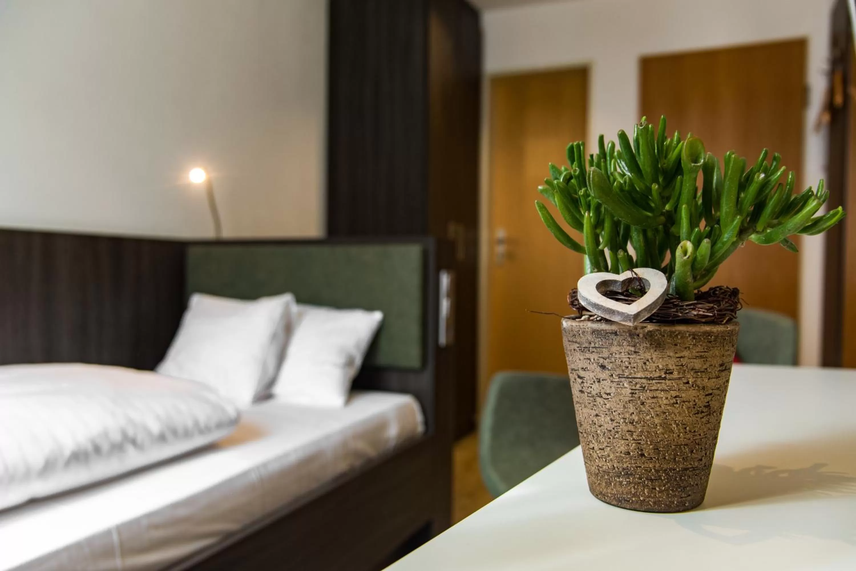 Photo of the whole room, Bed in Insel-Hotel-Lindau