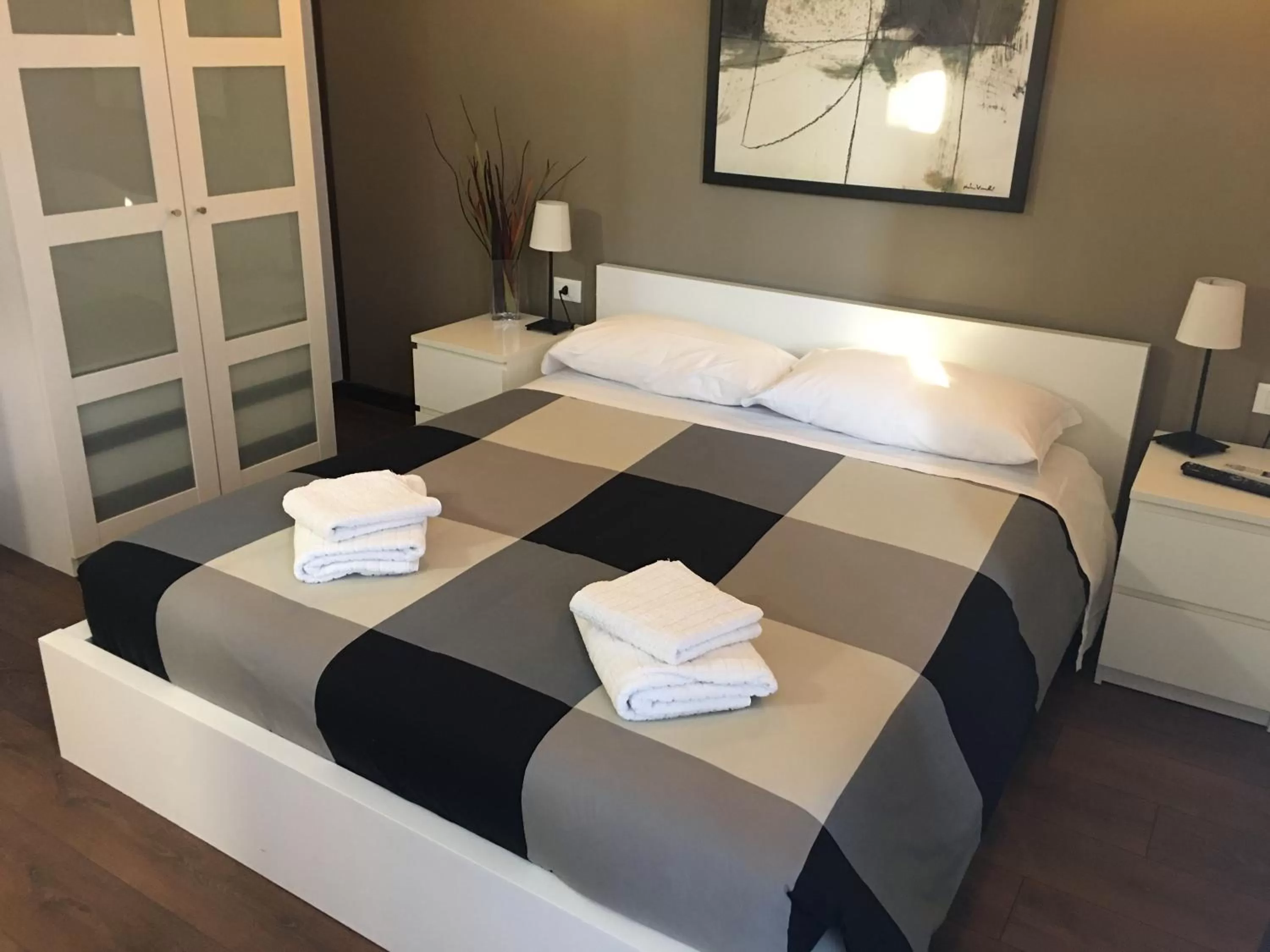 Bedroom, Bed in Almi Rooms