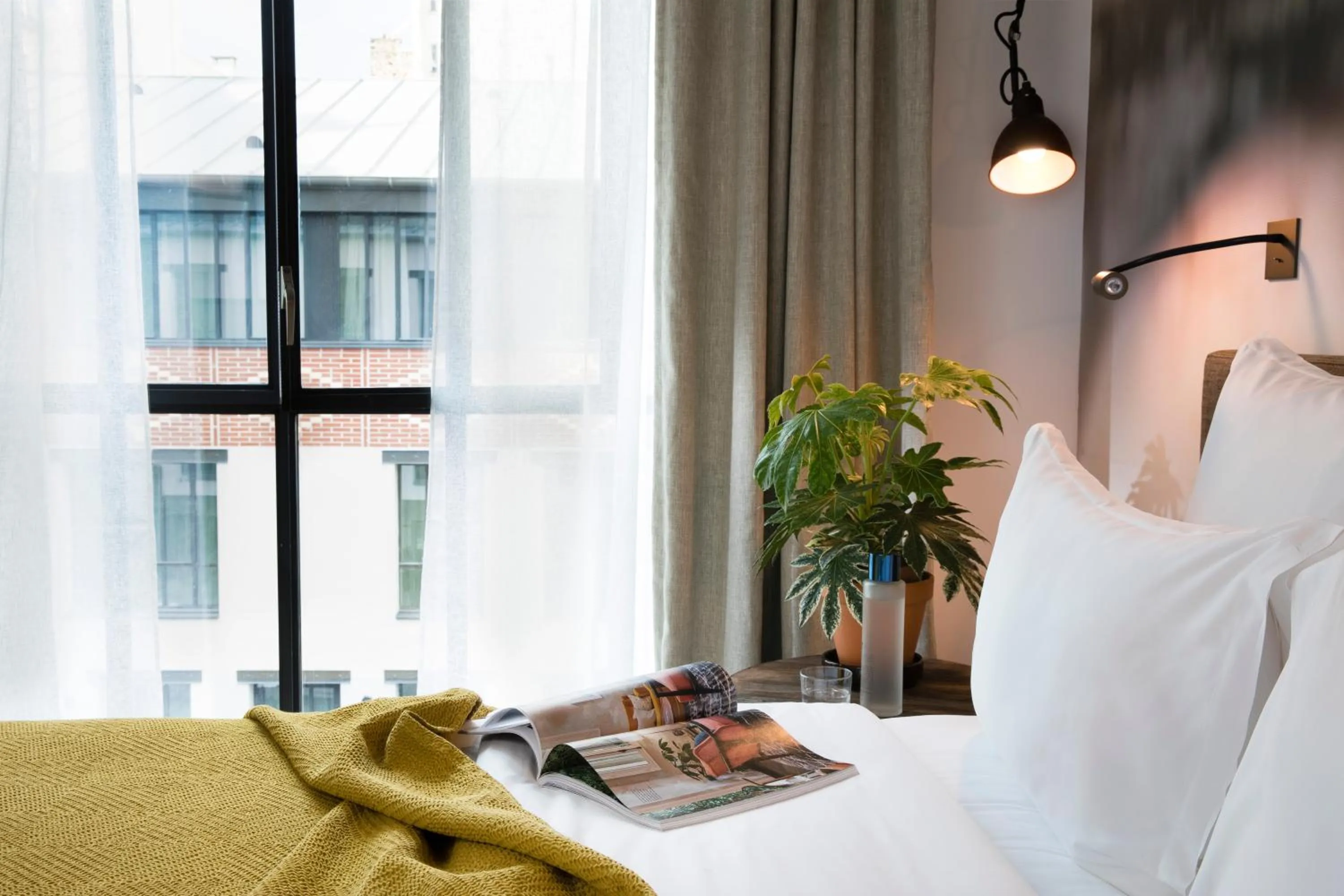 Decorative detail, Bed in Hôtel Les Deux Girafes