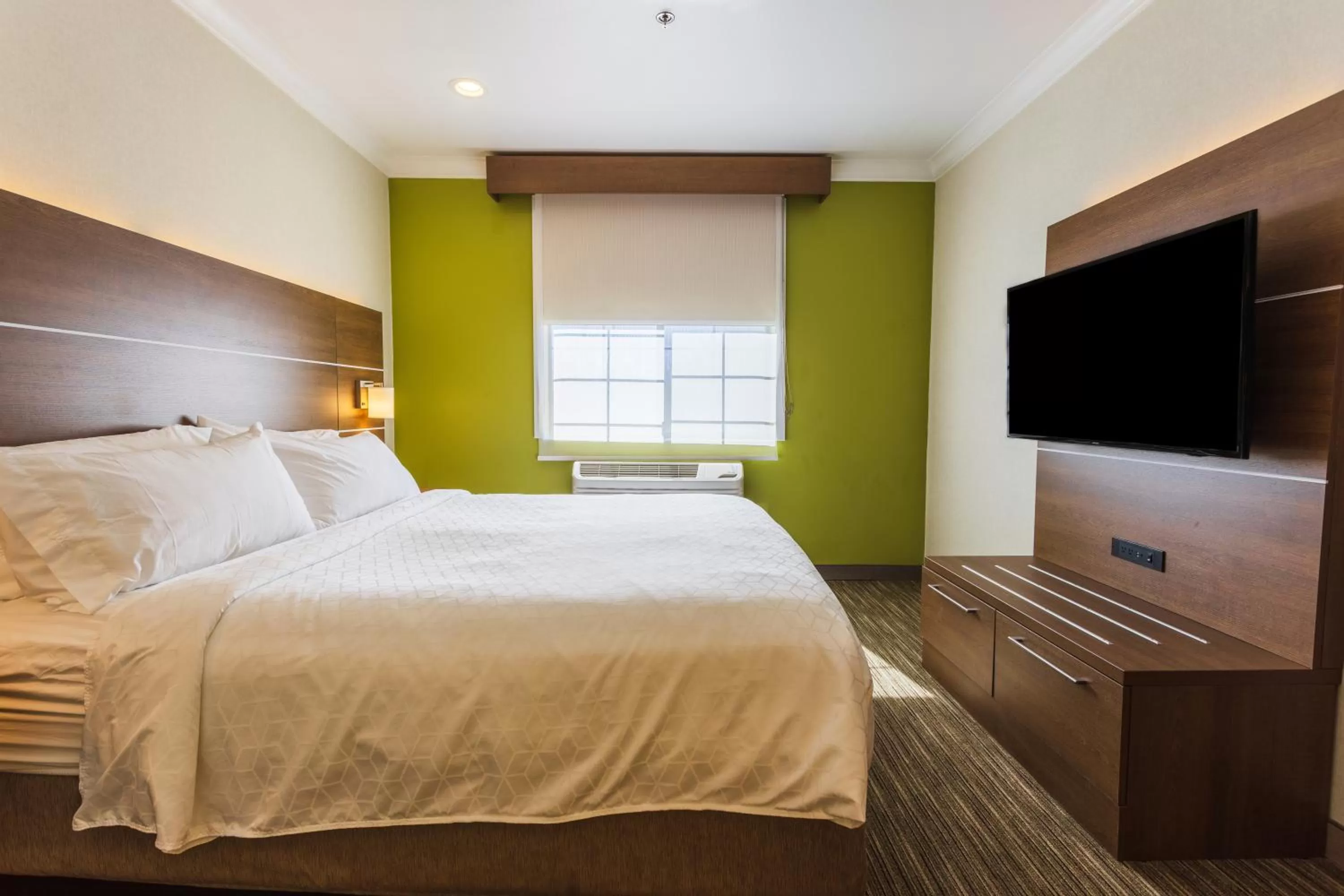 Bed in Holiday Inn Express Davis-University Area by IHG