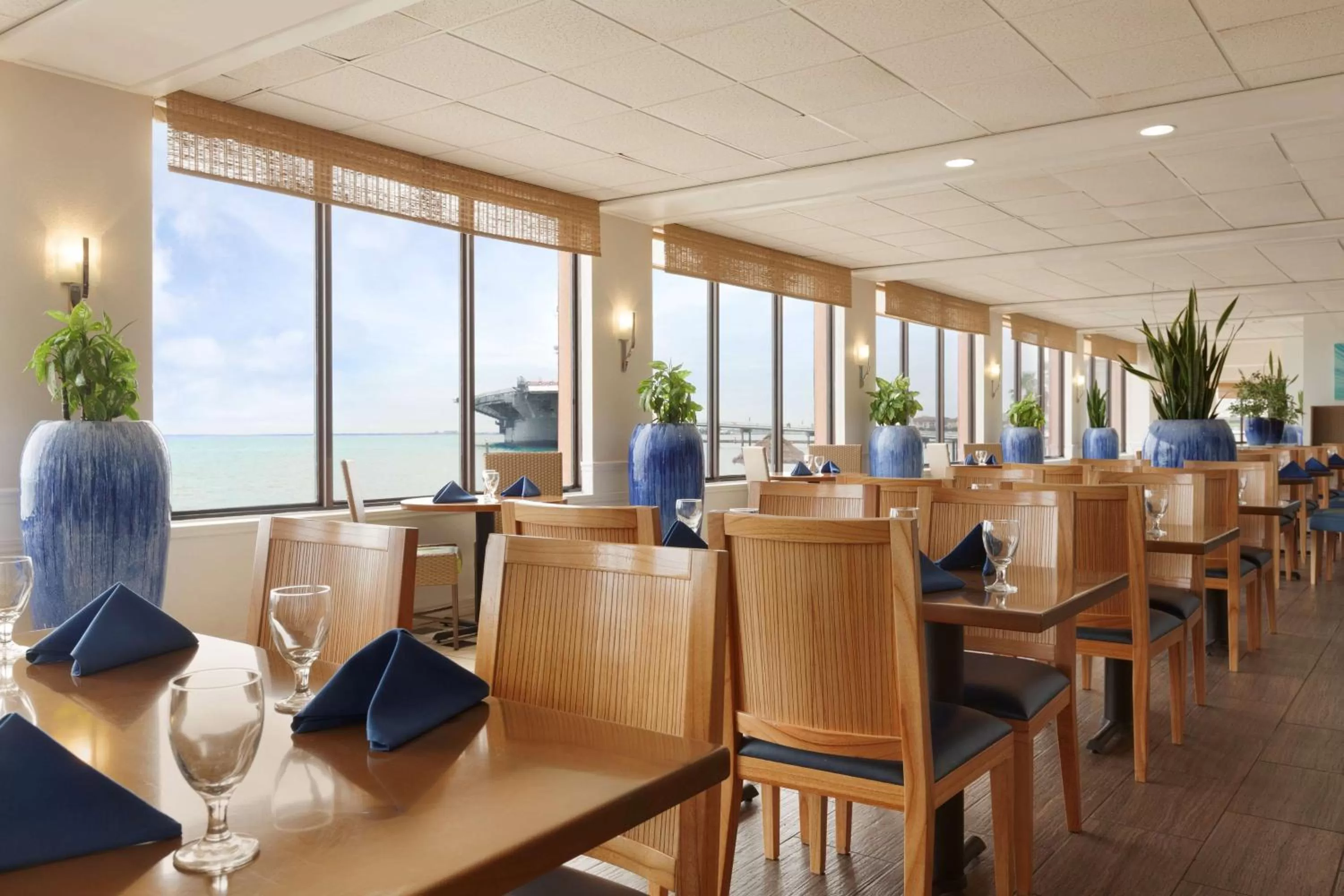 Restaurant/places to eat in DoubleTree by Hilton Corpus Christi Beachfront