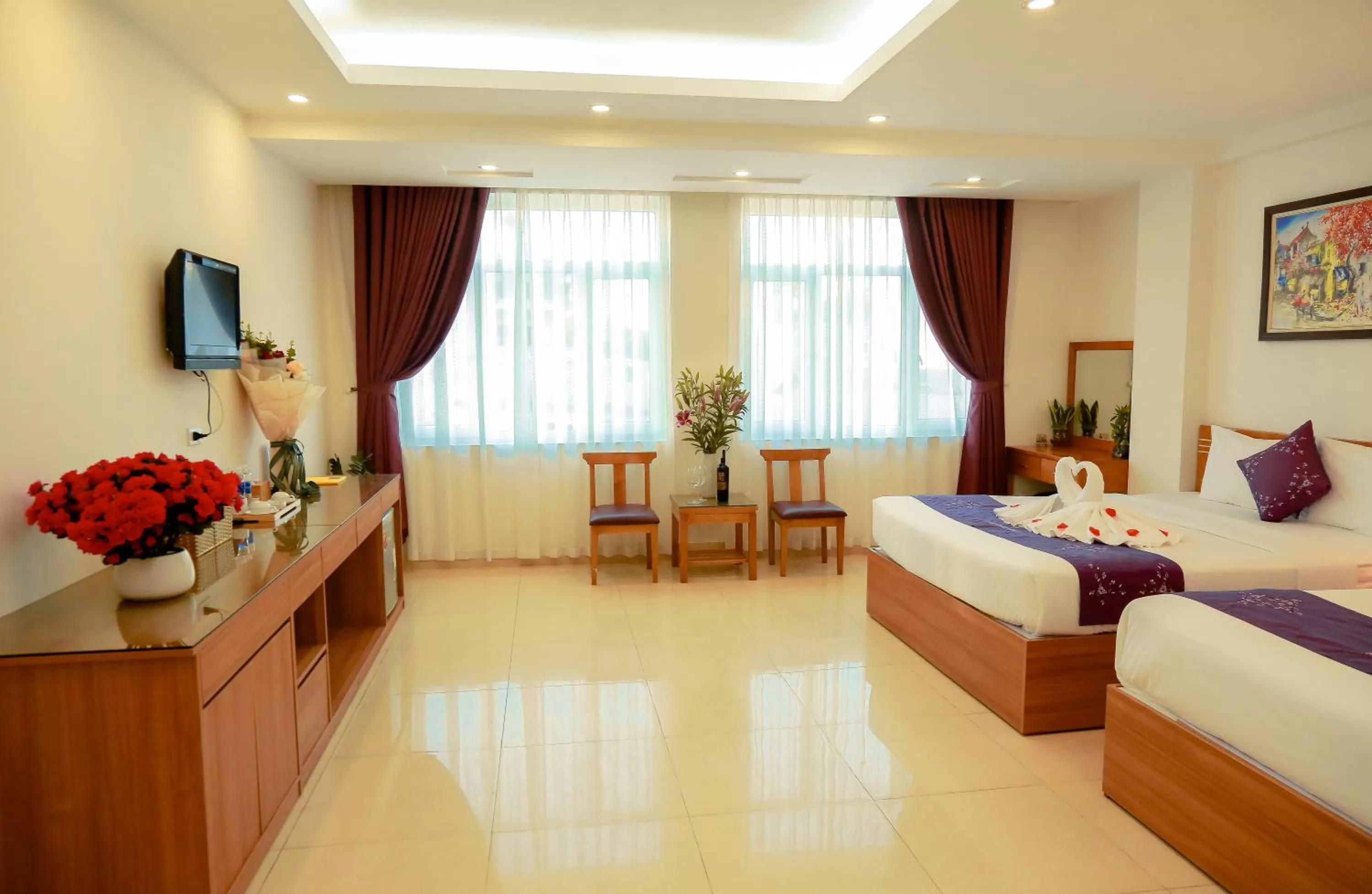 Communal lounge/ TV room in Aloha Hotel