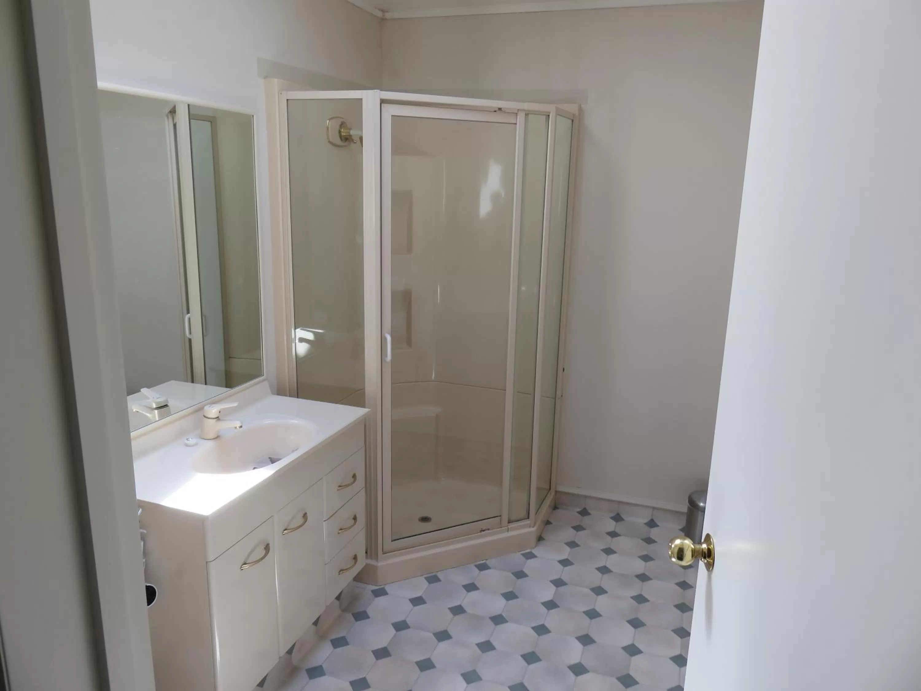 Bathroom in Admirals Motor Lodge