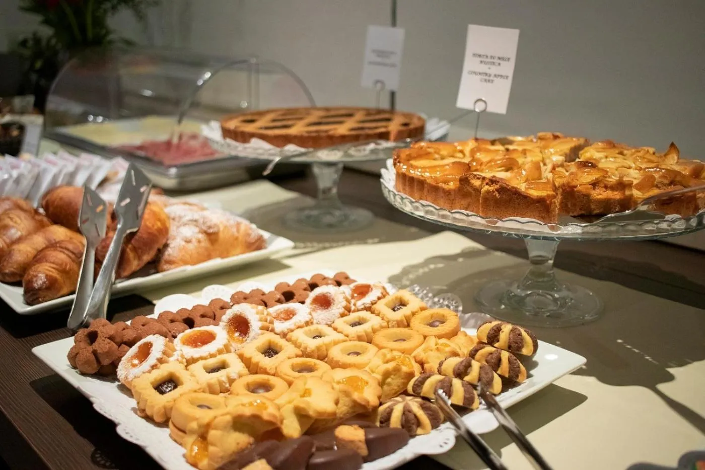 Food in Hotel Dimorae Rooms and Suites - Apartments