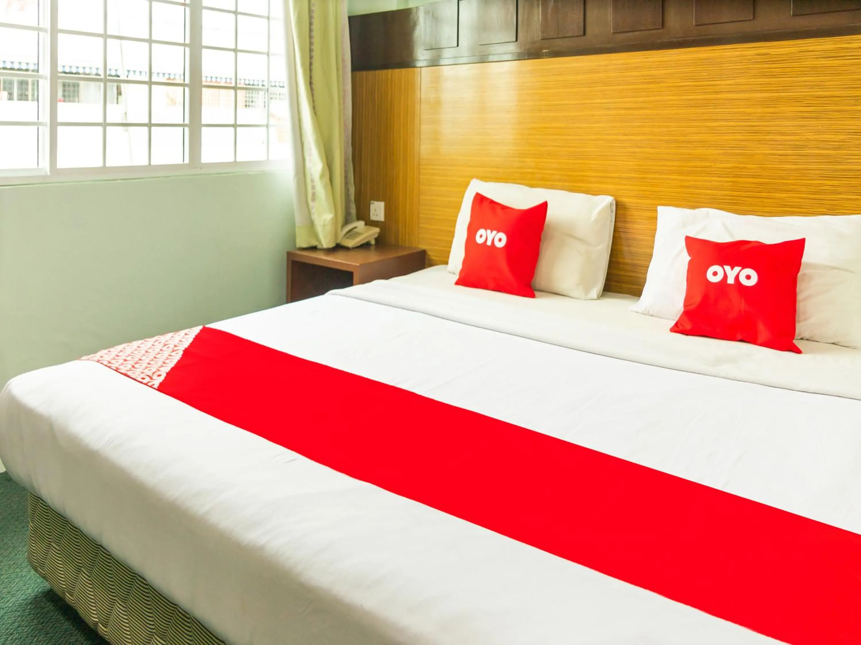 Bedroom, Bed in OYO 89408 Royal Hotel