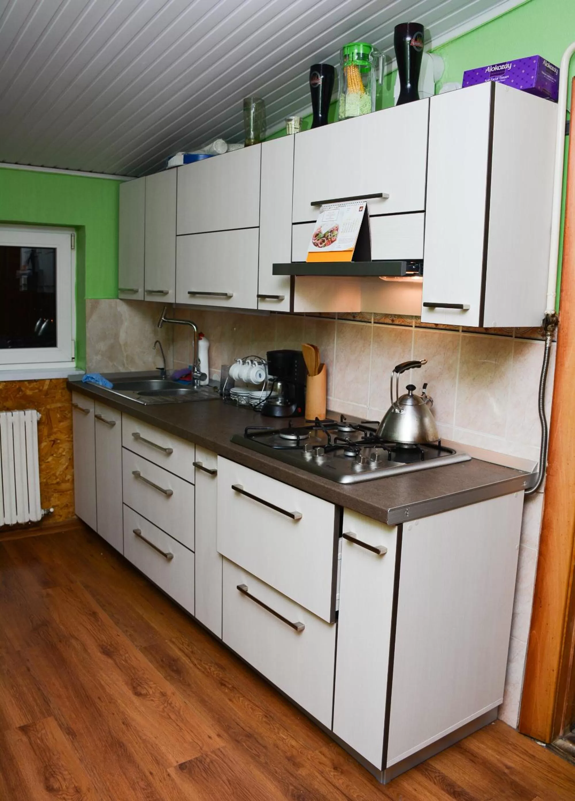 Property building, Kitchen/Kitchenette in Bazar Motel