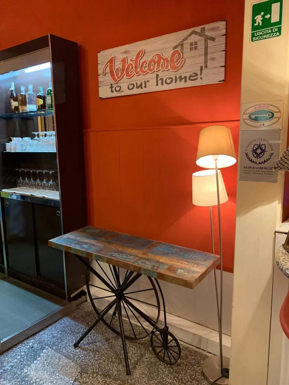 microwave in Hotel Nice