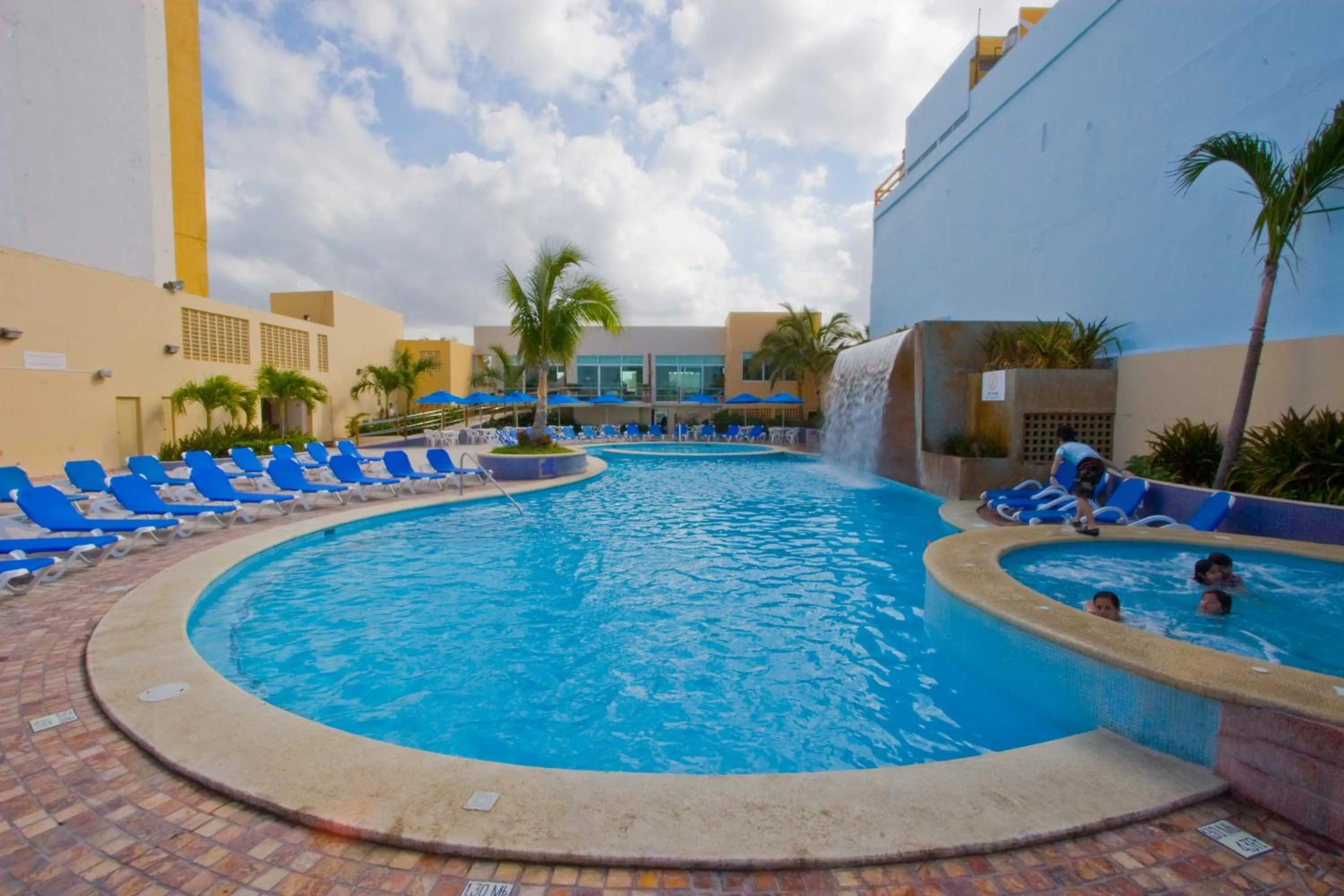 Swimming pool in Las Flores Beach Resort
