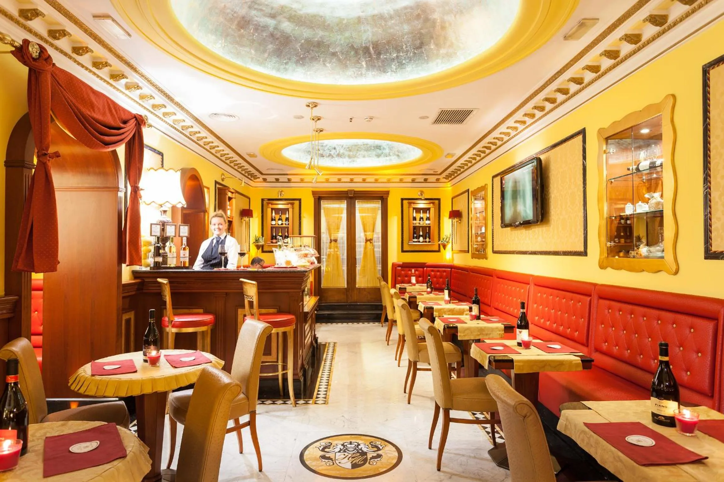 Lounge or bar in Hotel Manfredi Suite In Rome