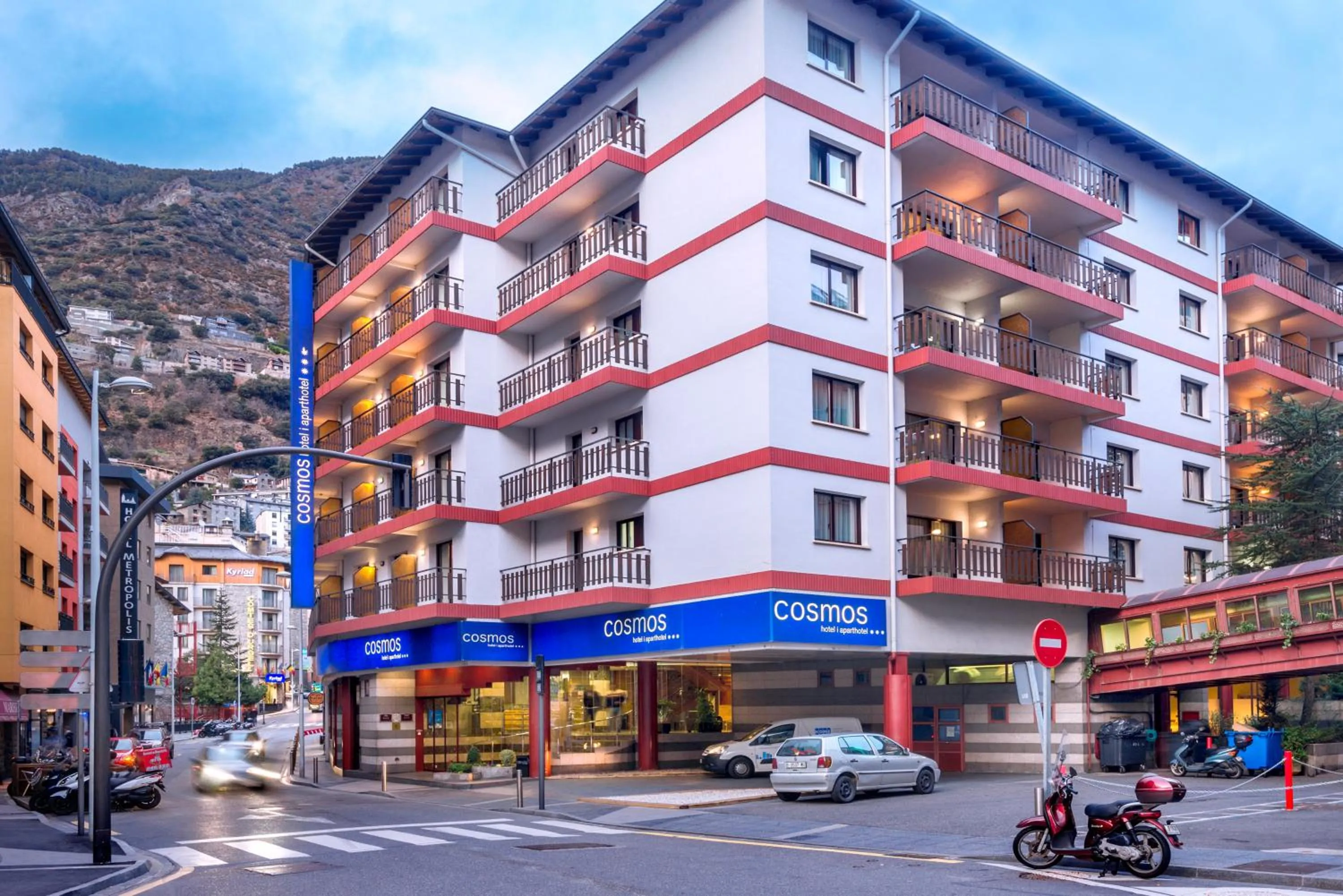 Facade/entrance in Hotel & Aparthotel Cosmos