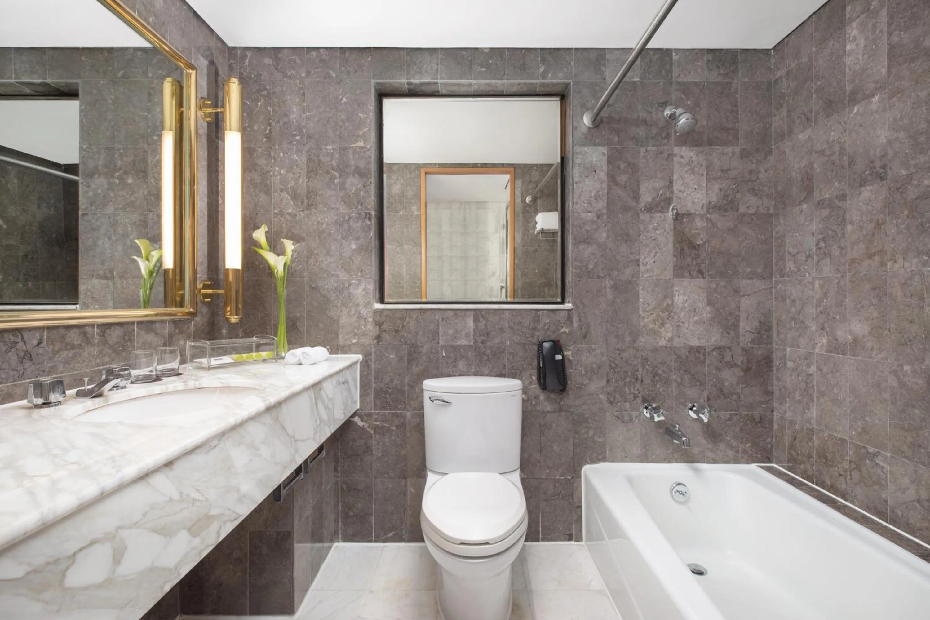 Toilet in The Kunlun Jing An