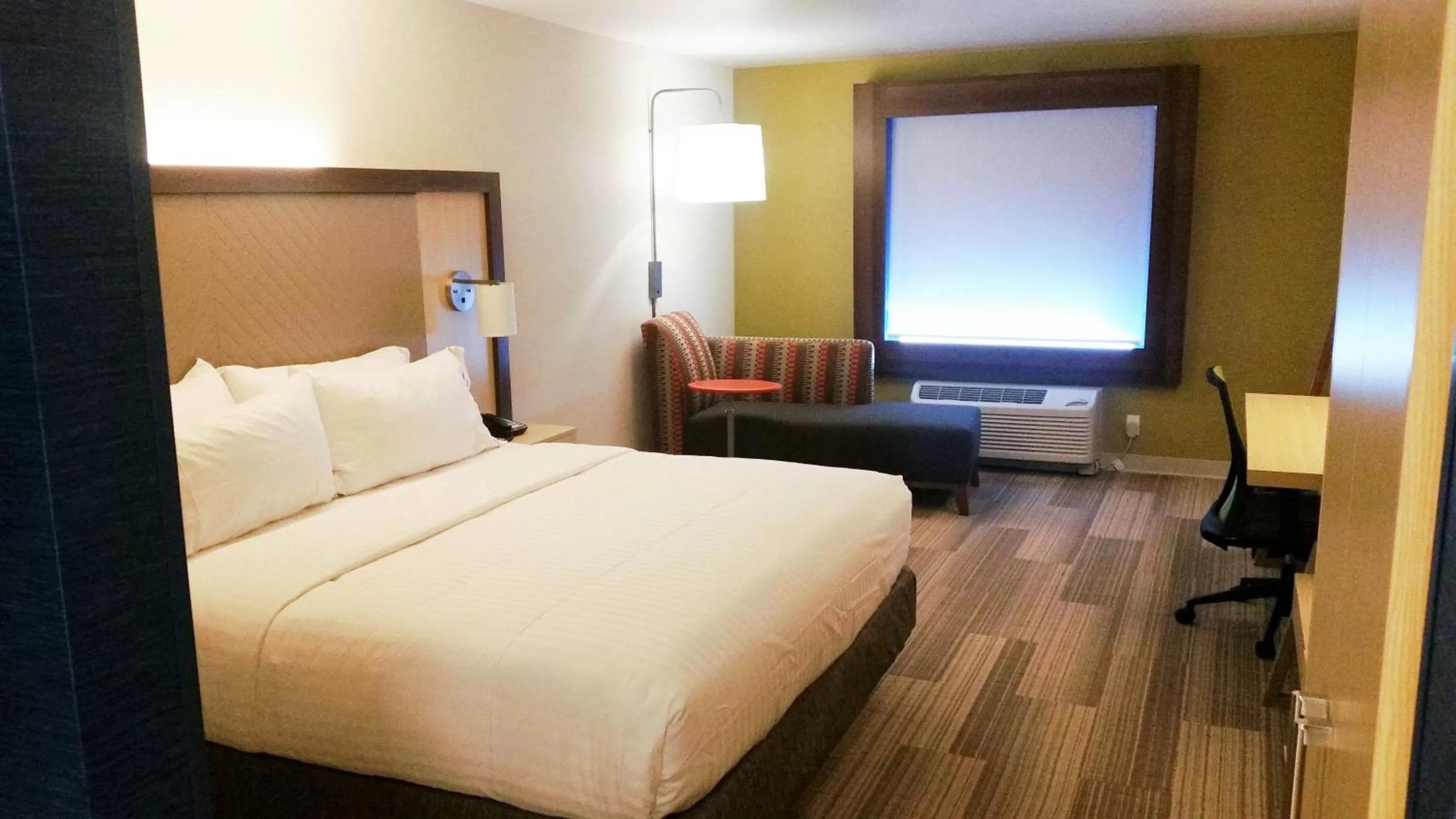 Photo of the whole room, Bed in Holiday Inn Express & Suites Pahrump by IHG