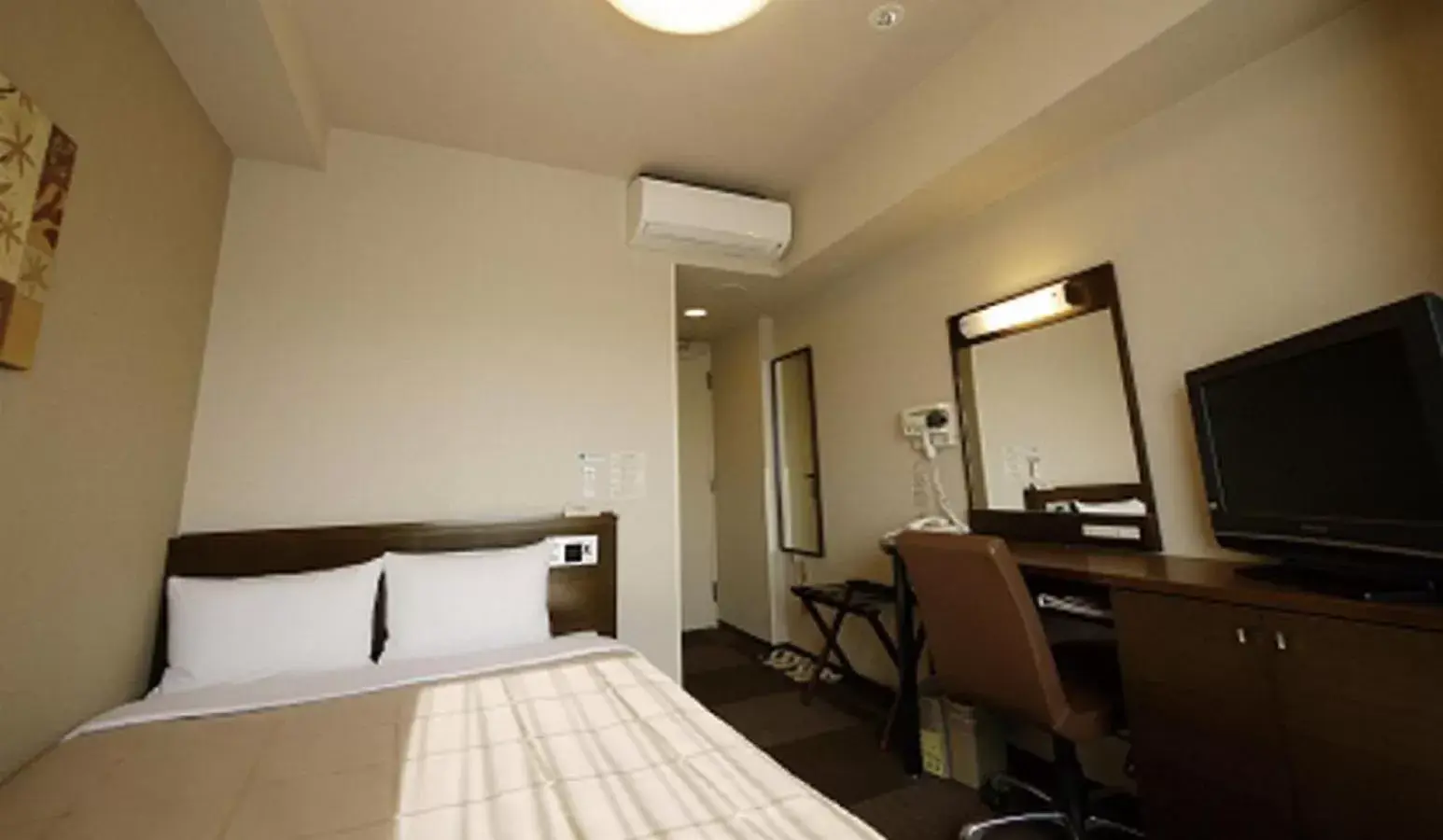 Double Room with Small Double Bed - Smoking in Hotel Route-Inn Ena Double Room with Small Double Bed - Smoking in Hotel Route-Inn Ena