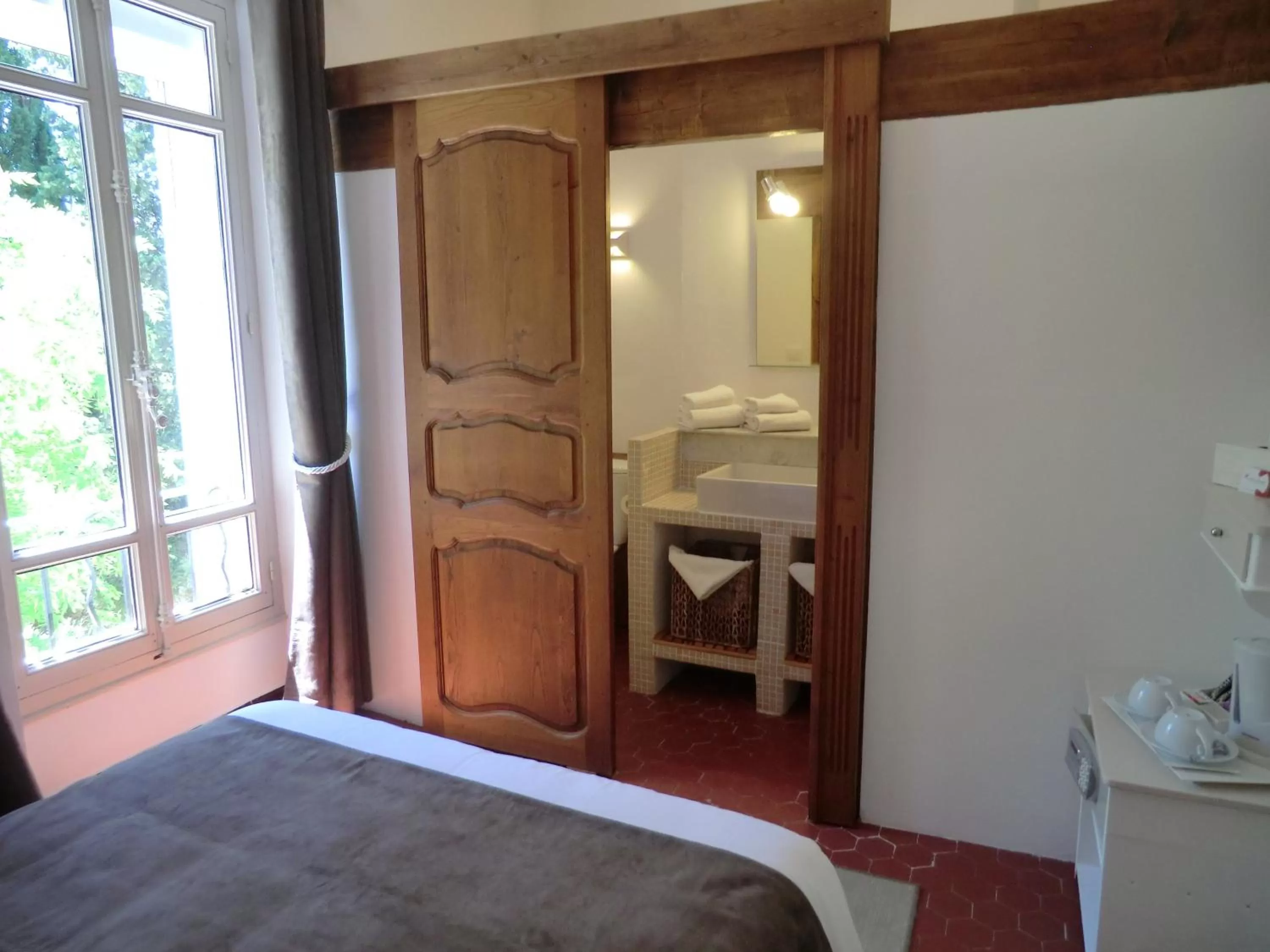 Bathroom, Bed in Le Moulin de Varrians