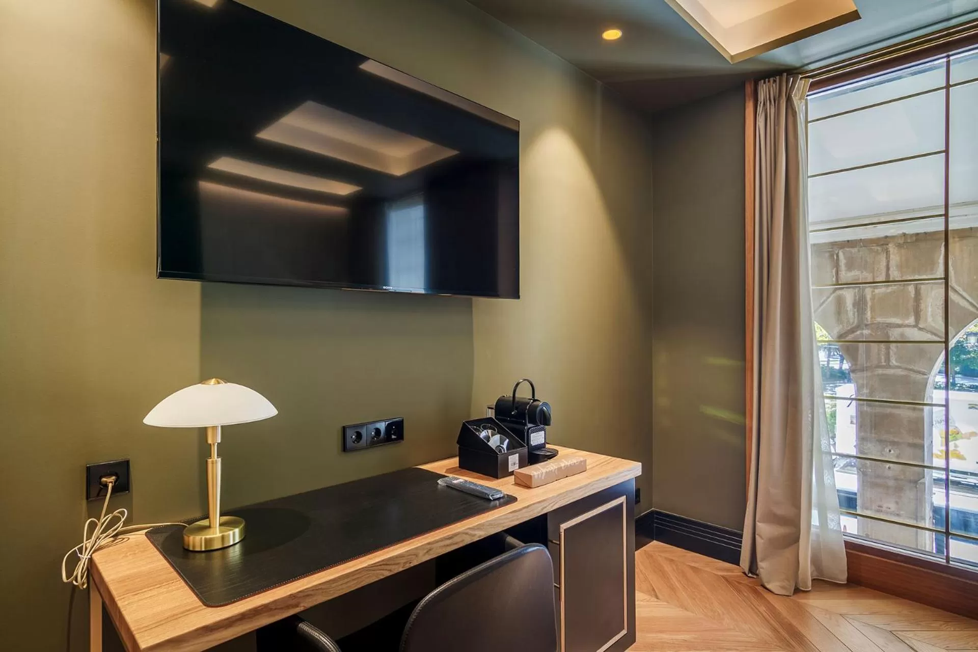 Seating area, TV/Entertainment Center in IBIZA ROOMs