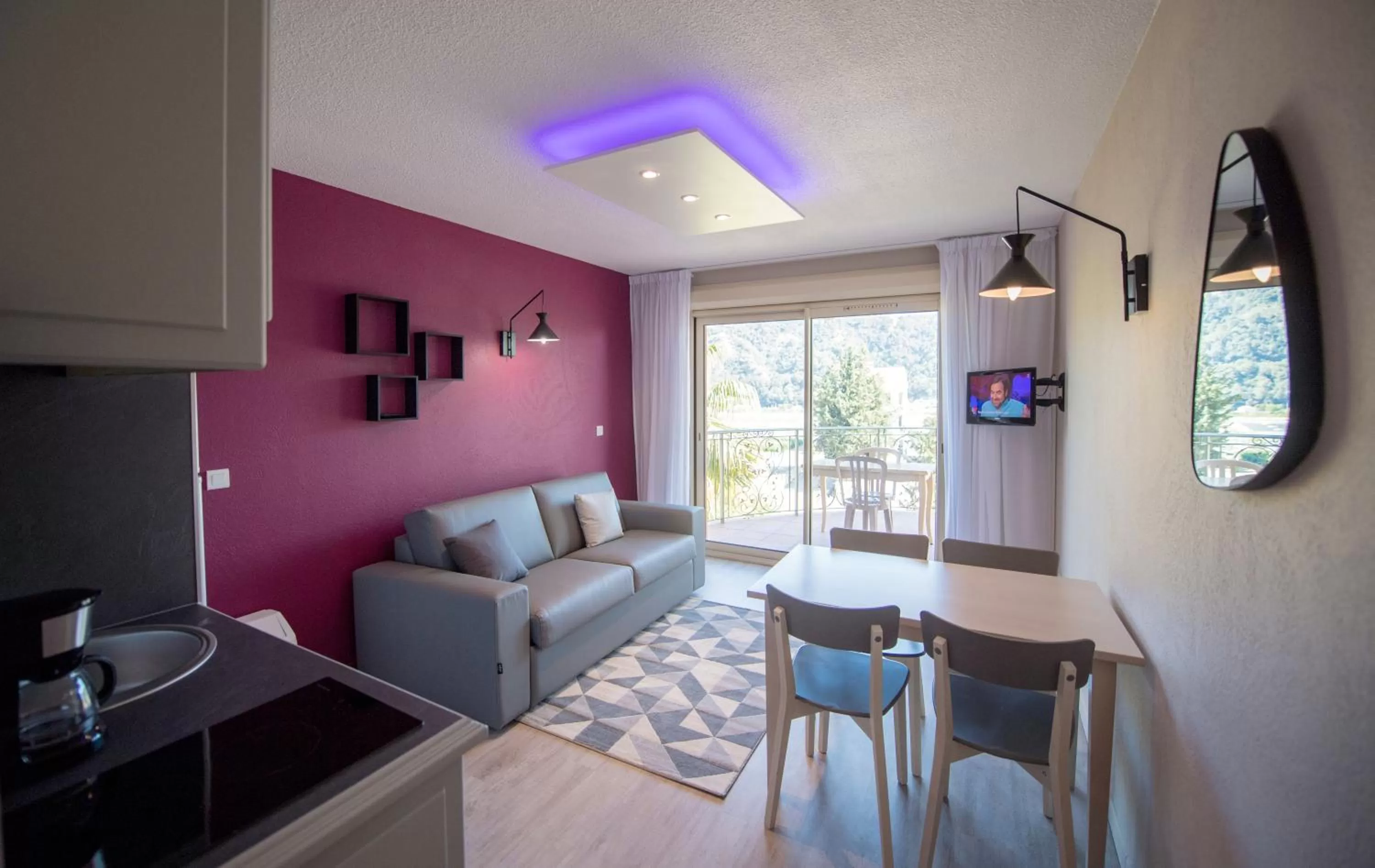 Kitchen or kitchenette in Appart Hotel Lou Castelet