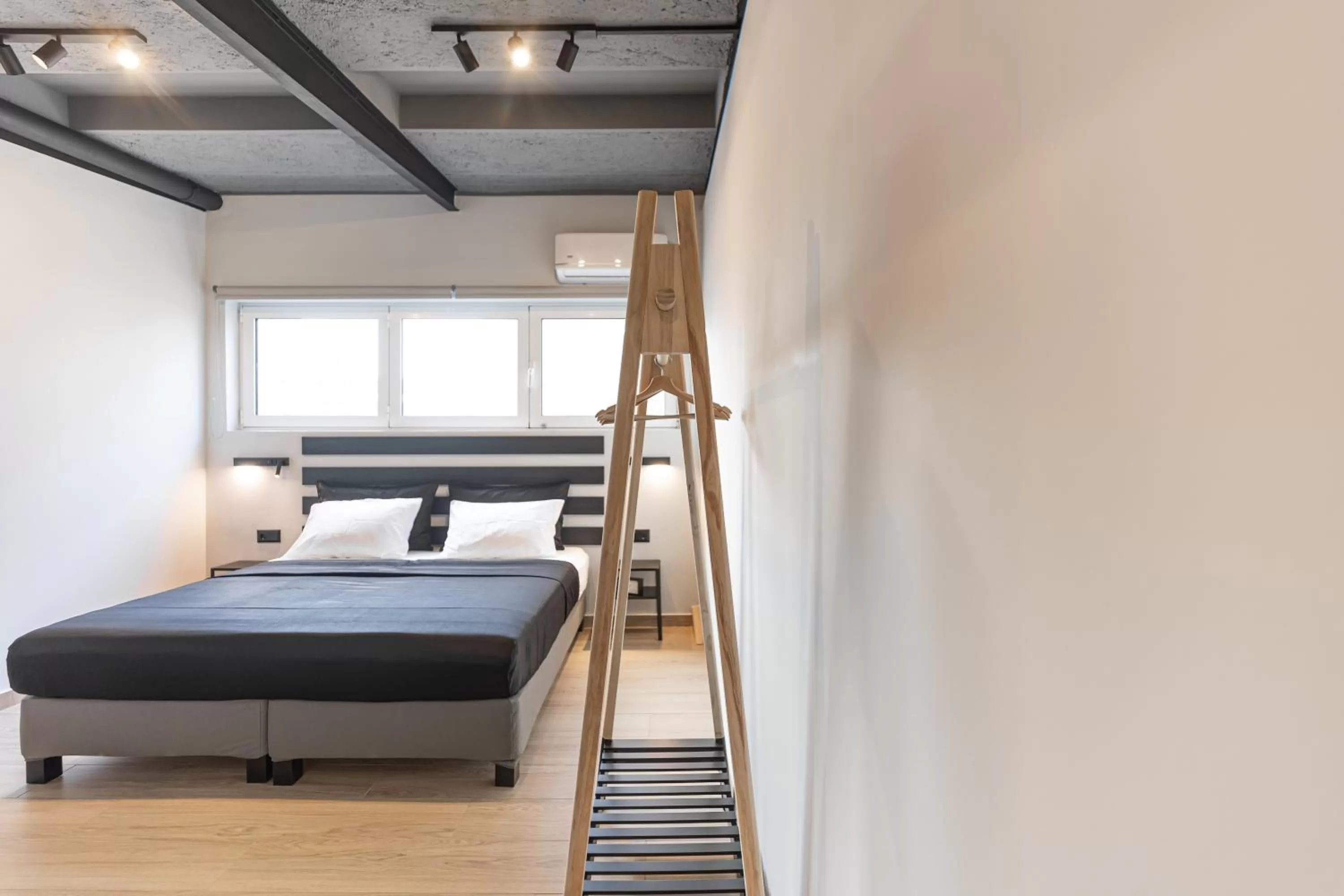 Bedroom, Bed in Ermoo Athens Modern Living