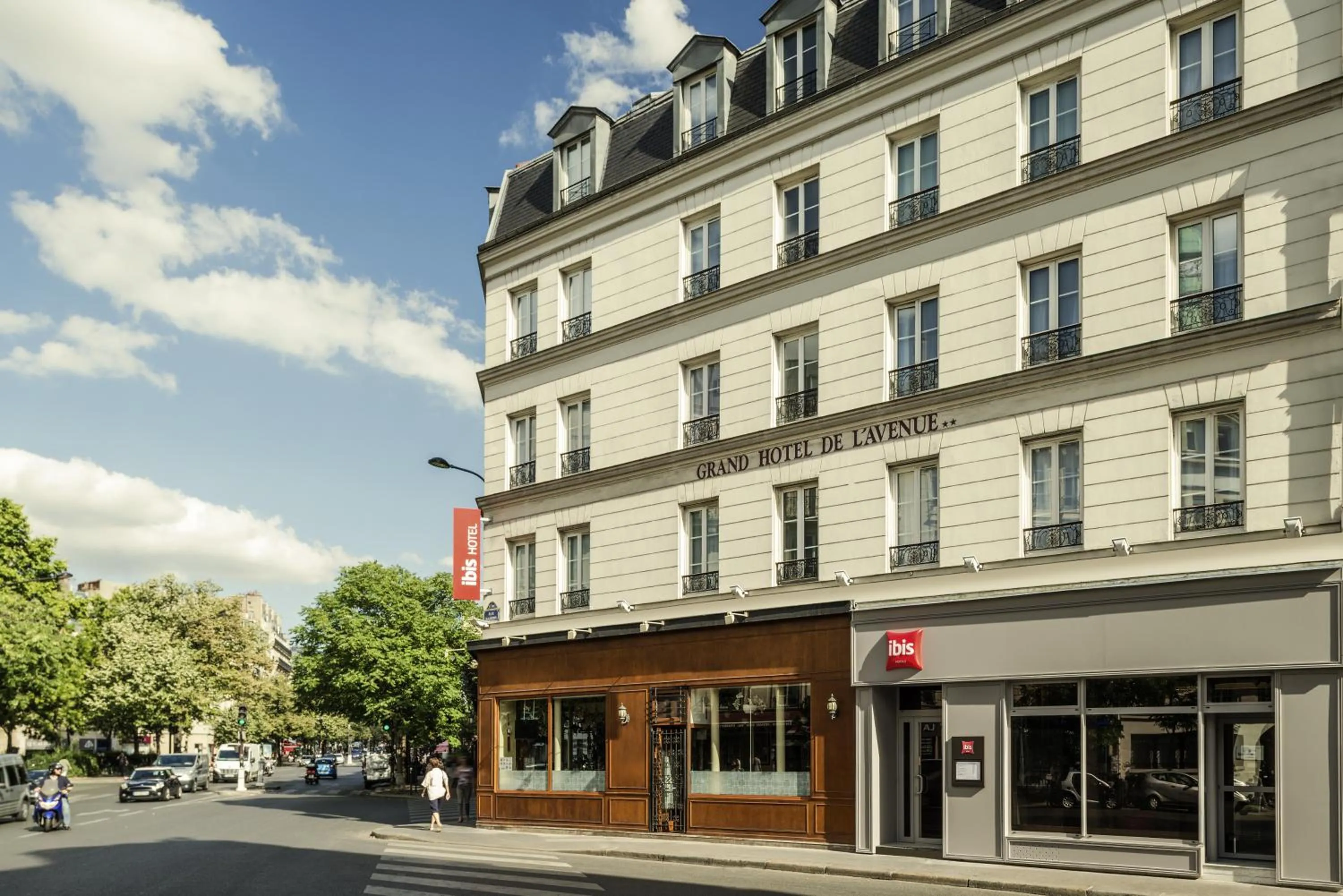 Property building in ibis Paris Avenue de la Republique