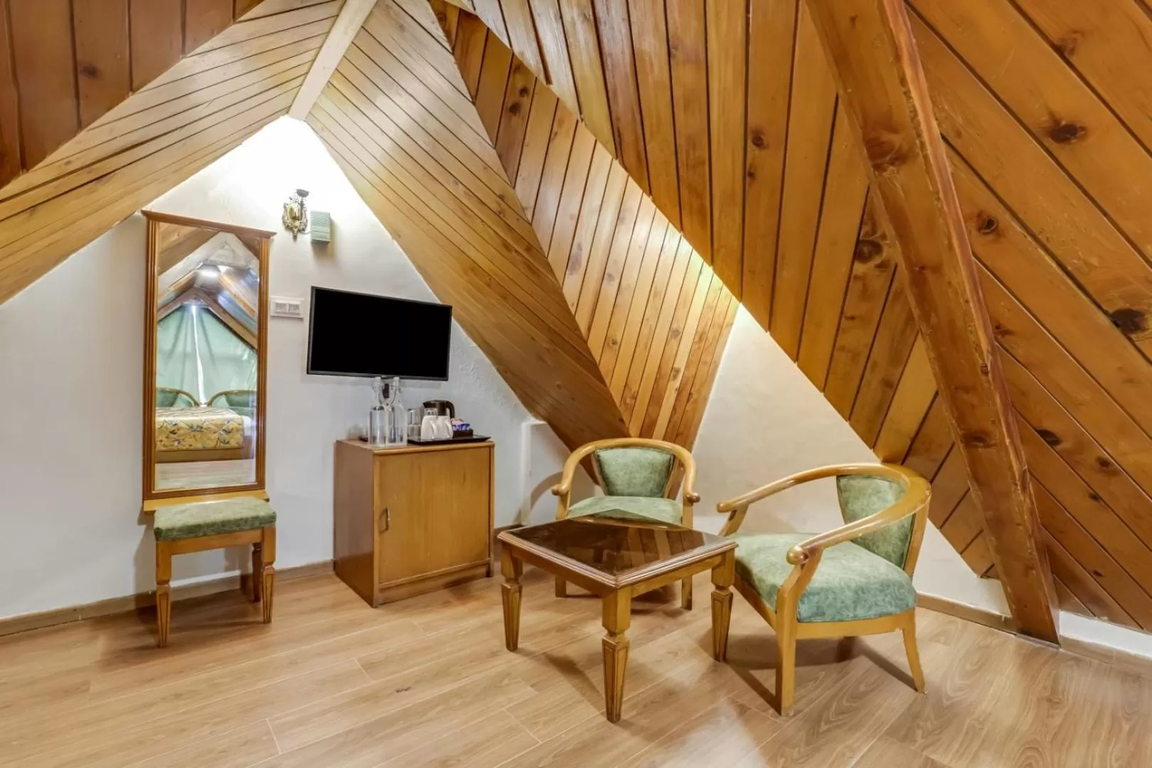 TV and multimedia in Summit Le Royale Hotel, Shimla