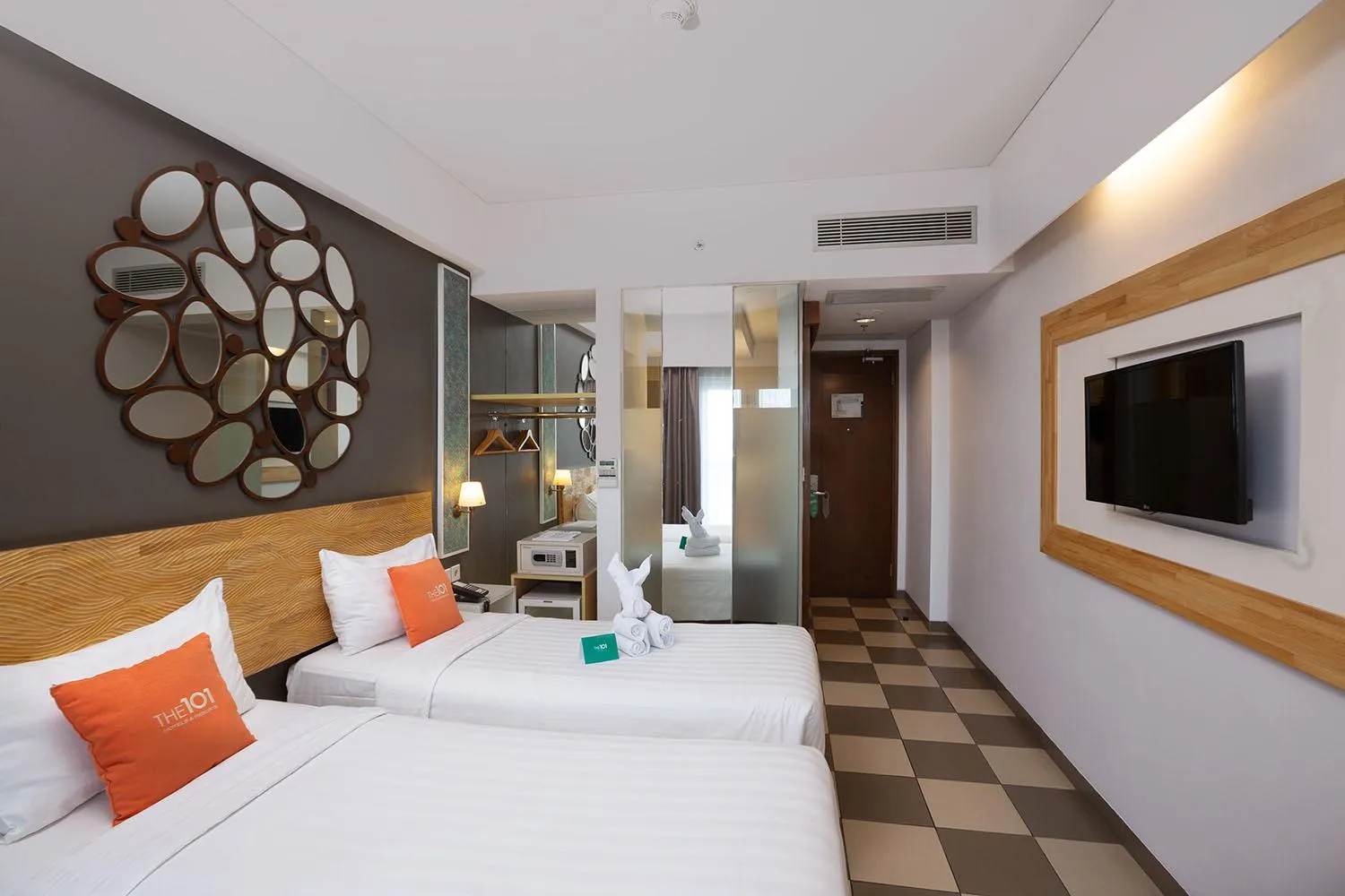 Deluxe Double or Twin Room Balcony with City View in THE 1O1 Yogyakarta Tugu