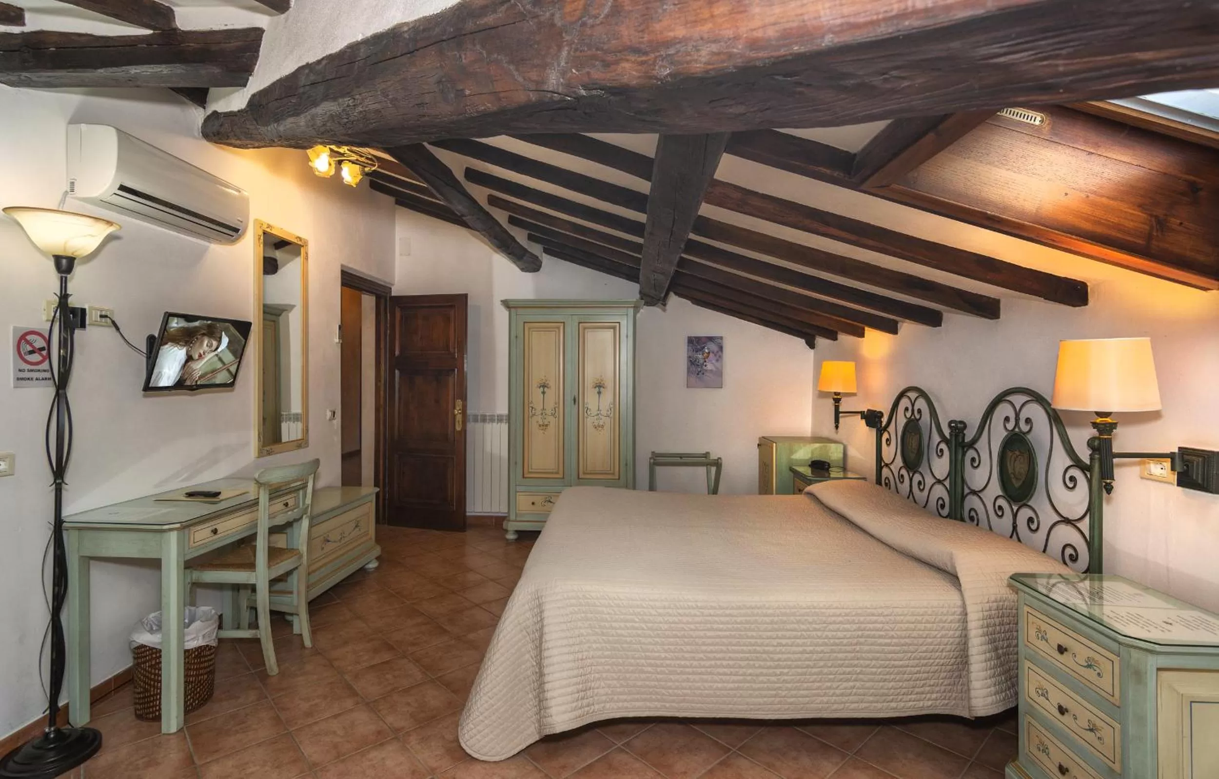 Photo of the whole room, Bed in Hotel Villa Cheli