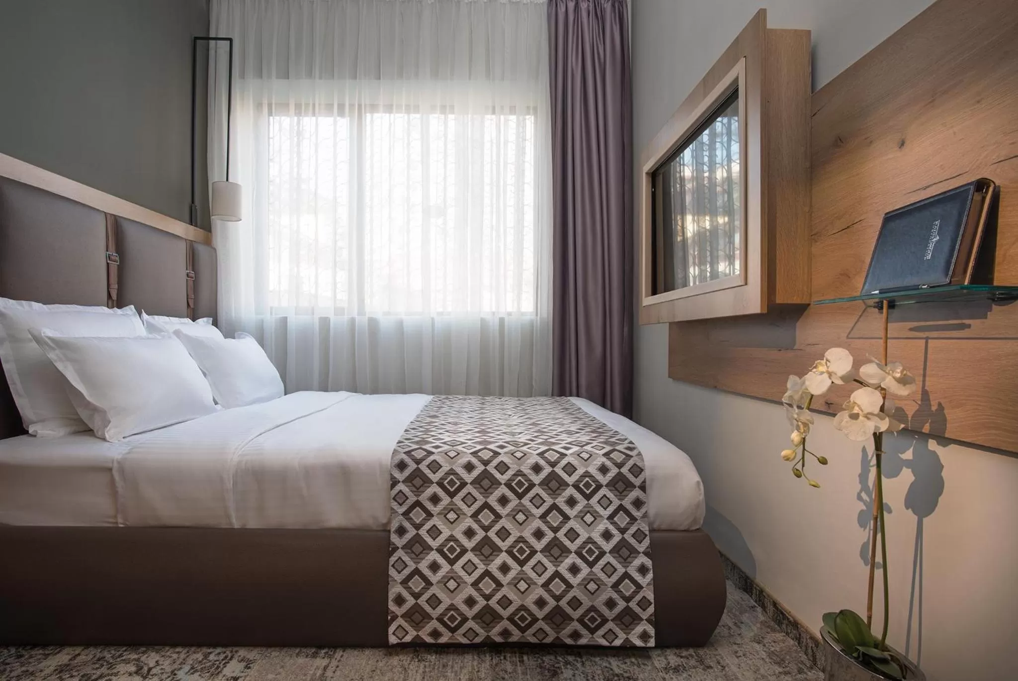 TV and multimedia, Bed in THE STAY Boutique Hotel Central Square - Free Compliments - Free Wi-Fi - TOP LOCATION - Nearby Paid Parking