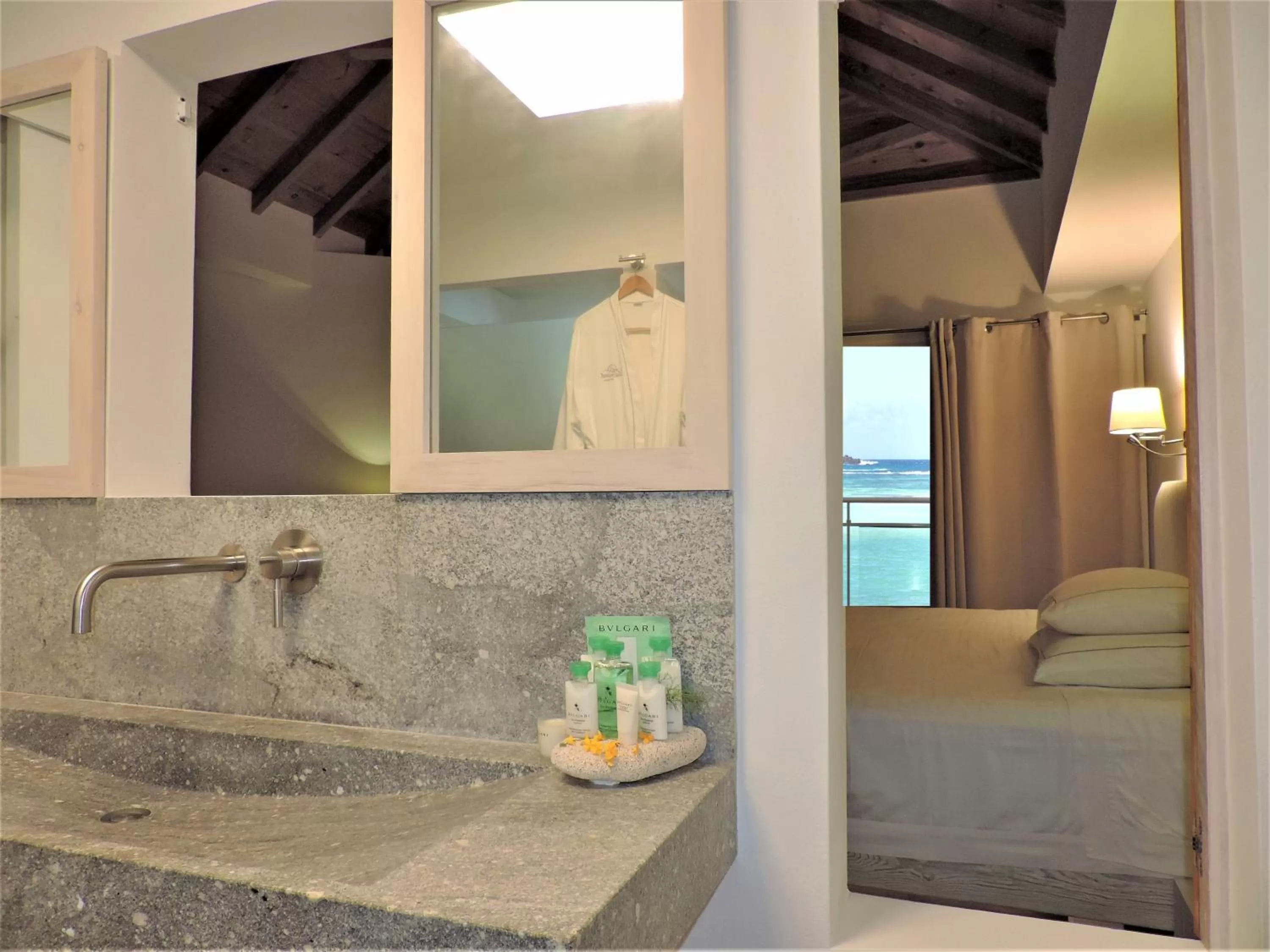 Bathroom in Hotel Les Ondines Sur La Plage