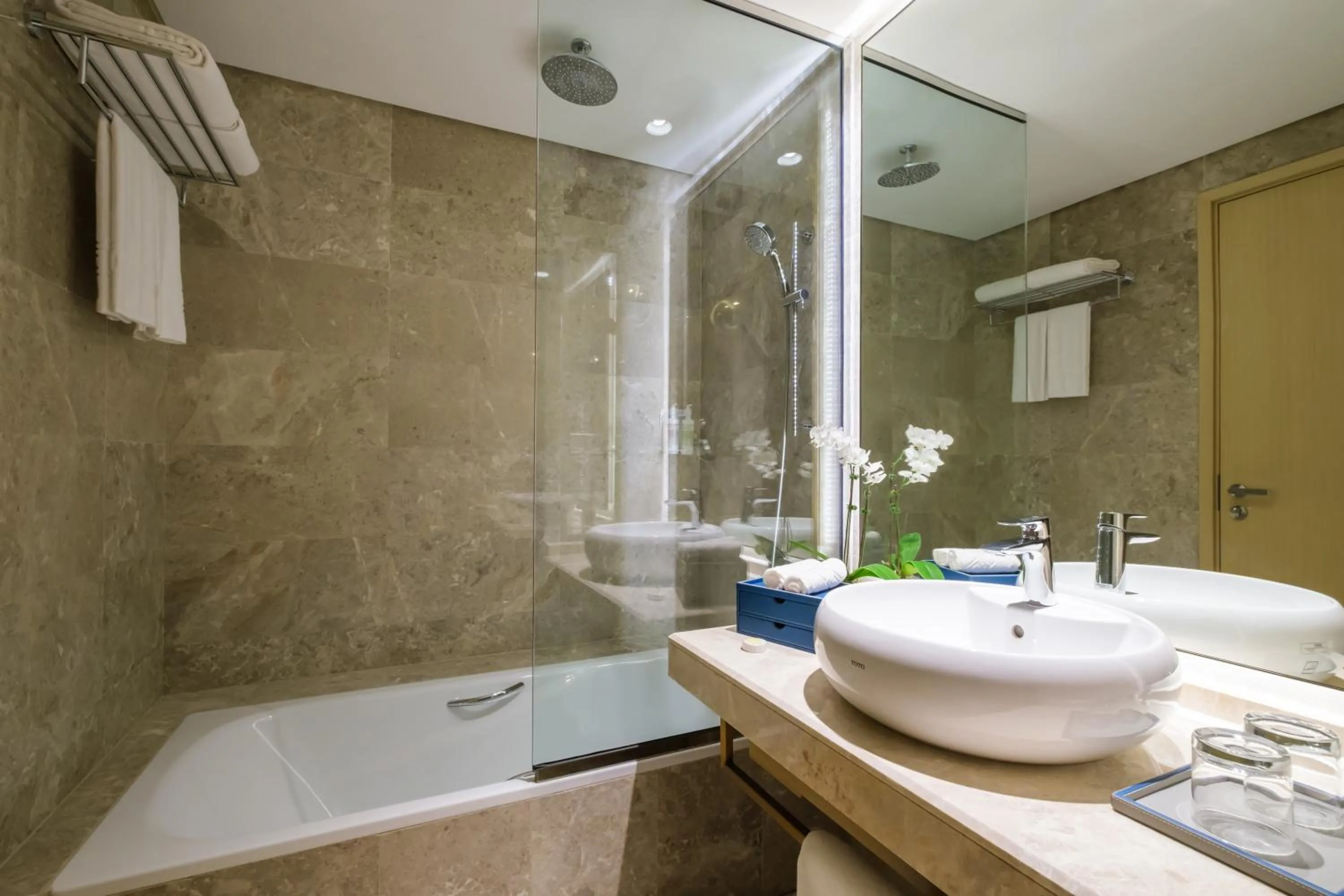 Bathroom in Maani Muscat Hotel & Apartments
