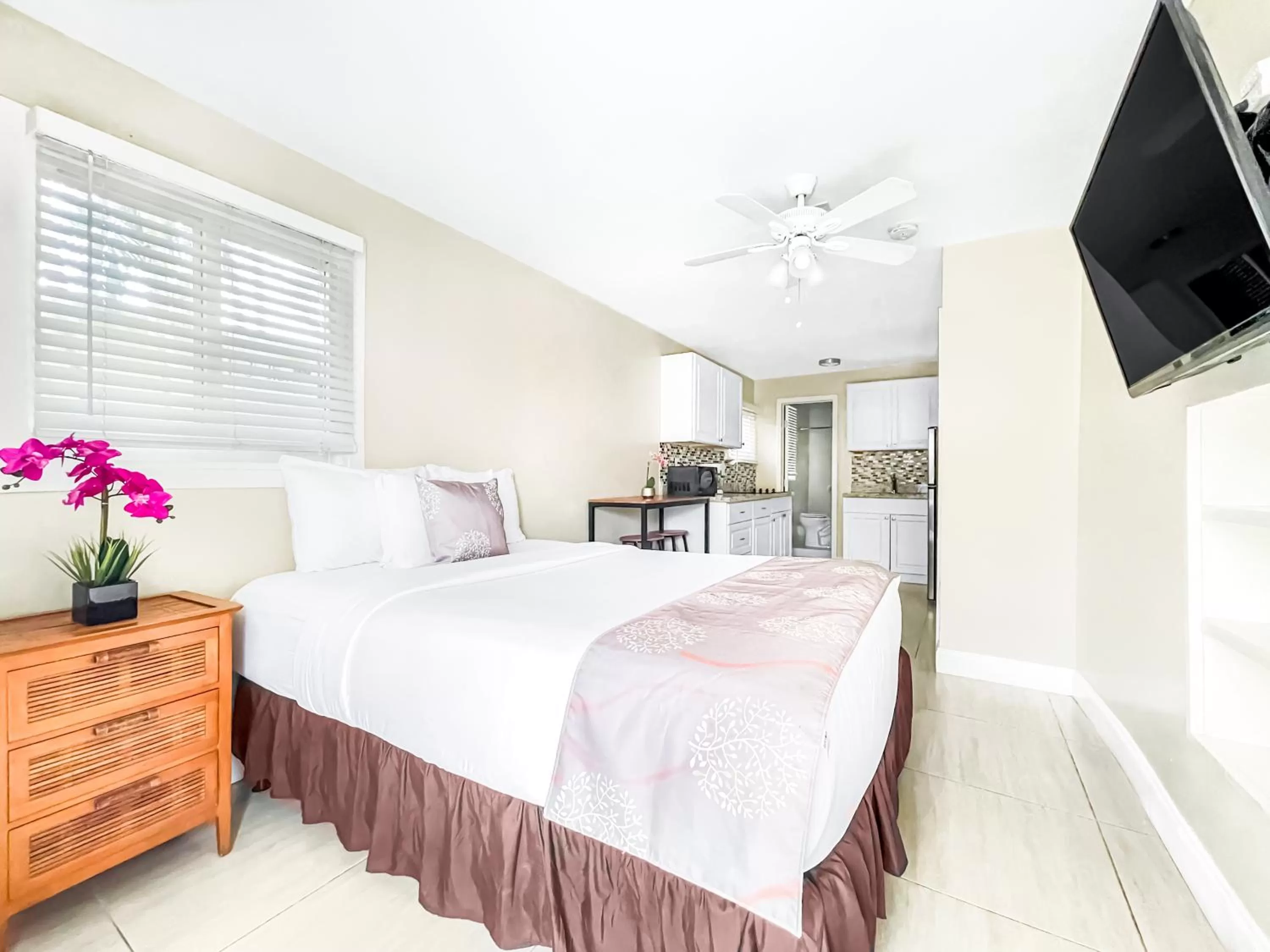 Bedroom, Bed in The Oasis