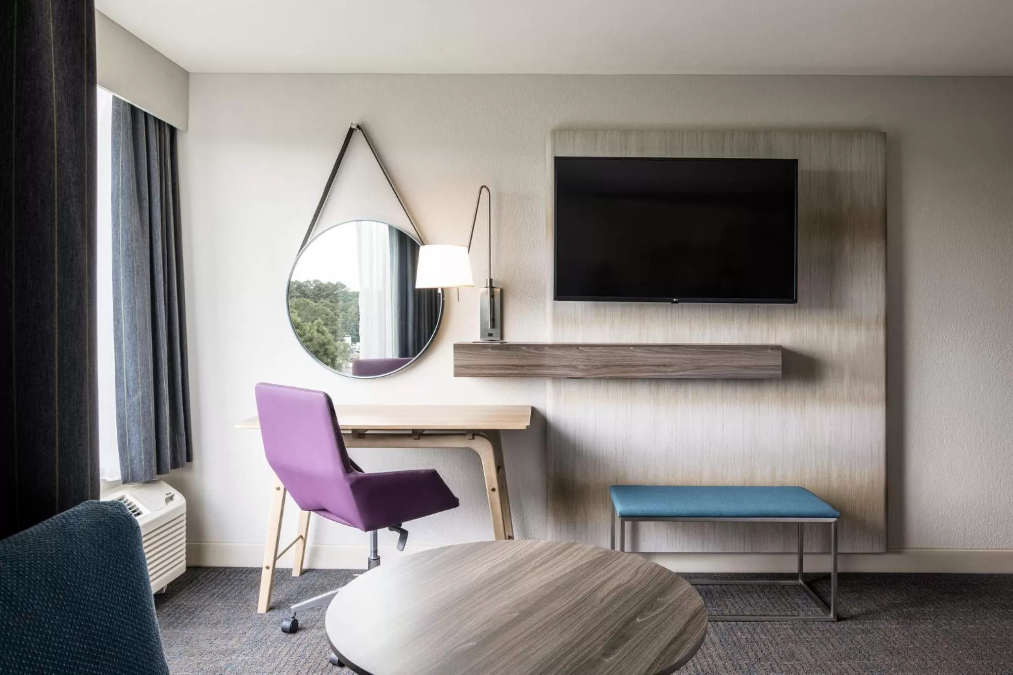 Standard King Room - Communications Accessible in Crowne Plaza Atlanta Ne Norcross