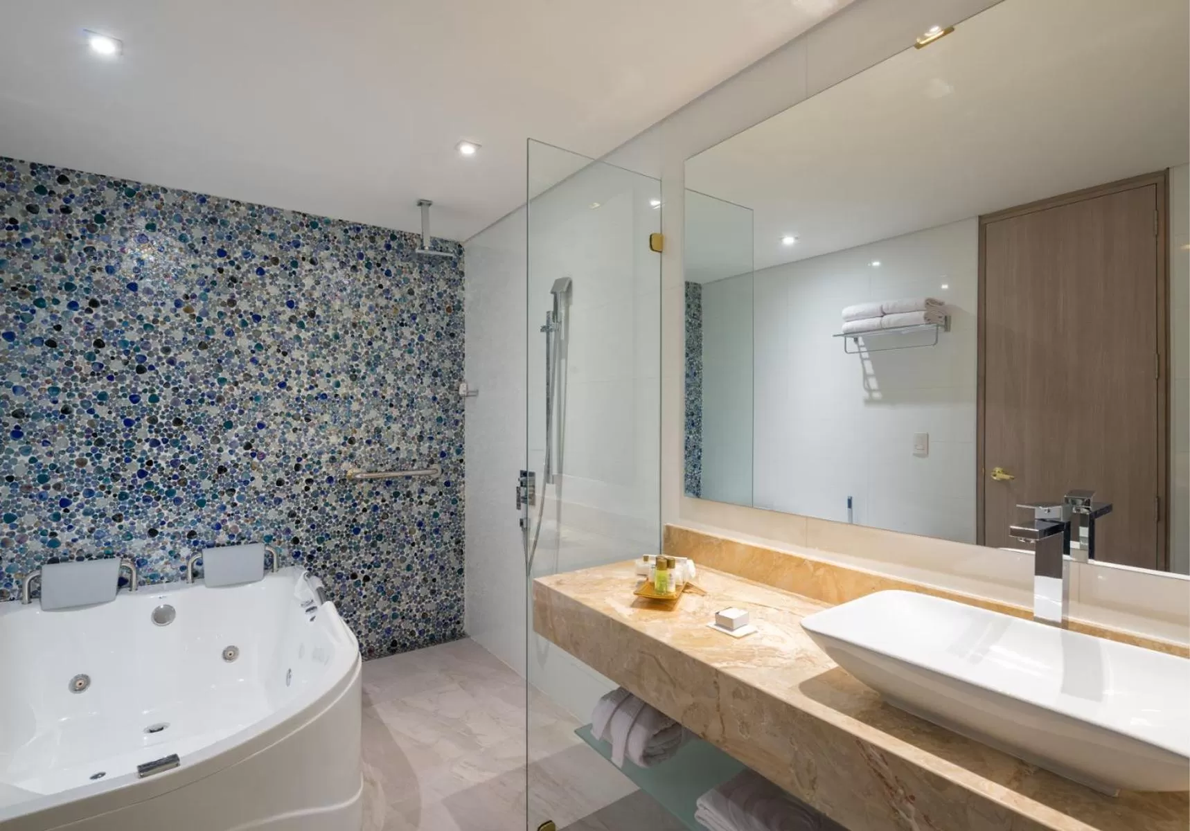 Hot Tub in Hotel El Dorado Bogota