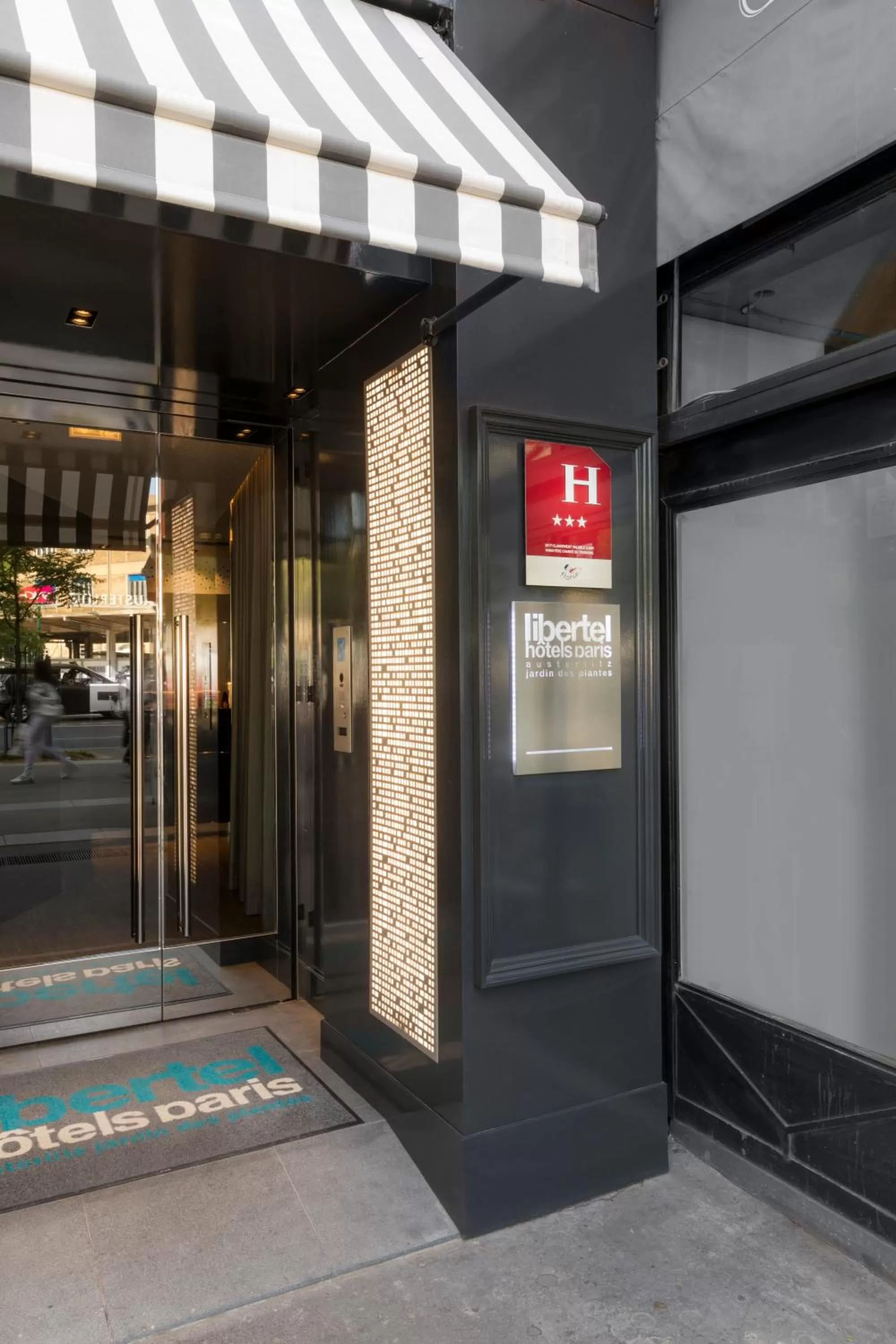 Facade/entrance in Libertel Austerlitz Jardin des Plantes
