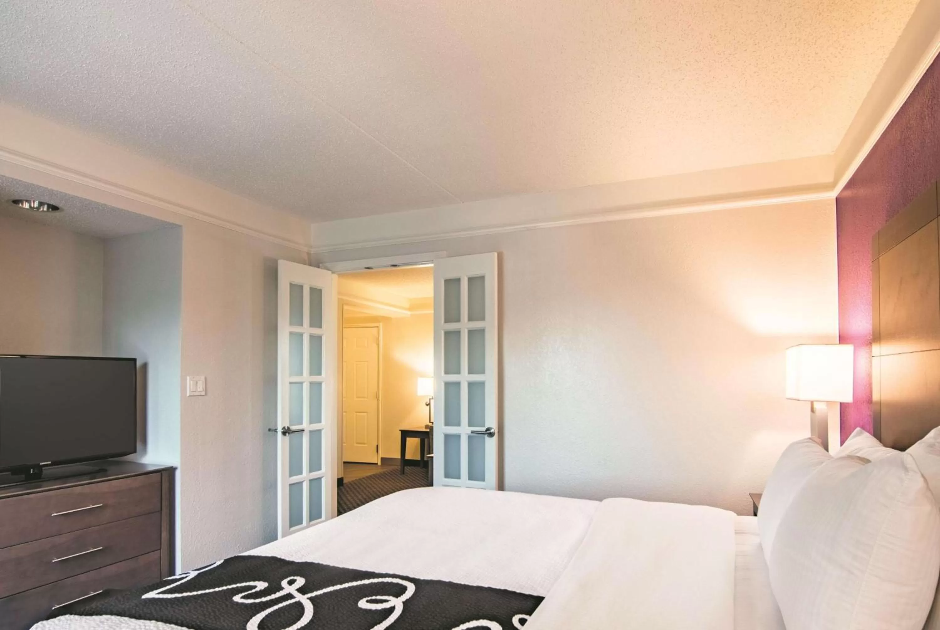 Photo of the whole room, Bed in La Quinta by Wyndham Oklahoma City Norman