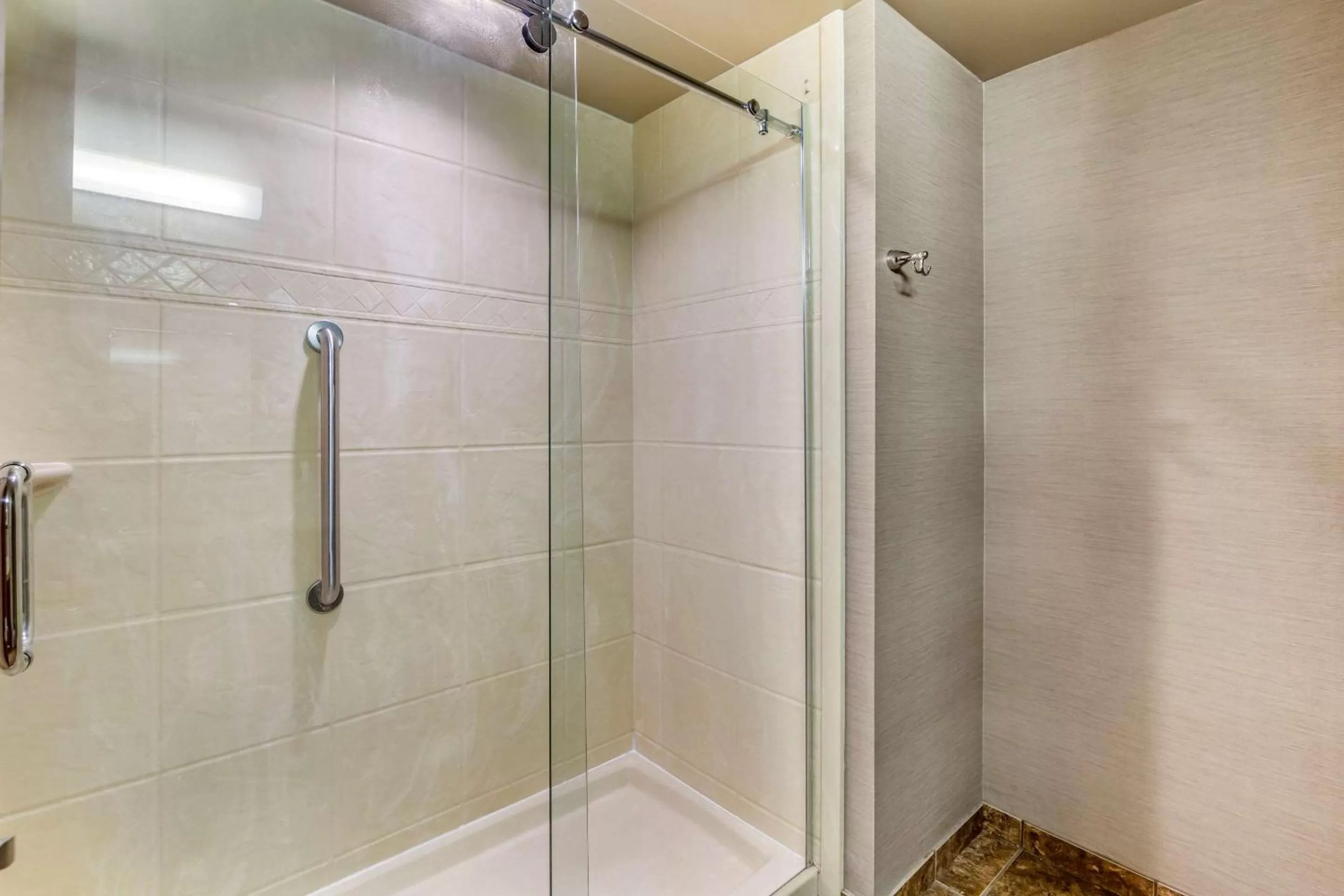 Photo of the whole room in Sonesta Essential Minot