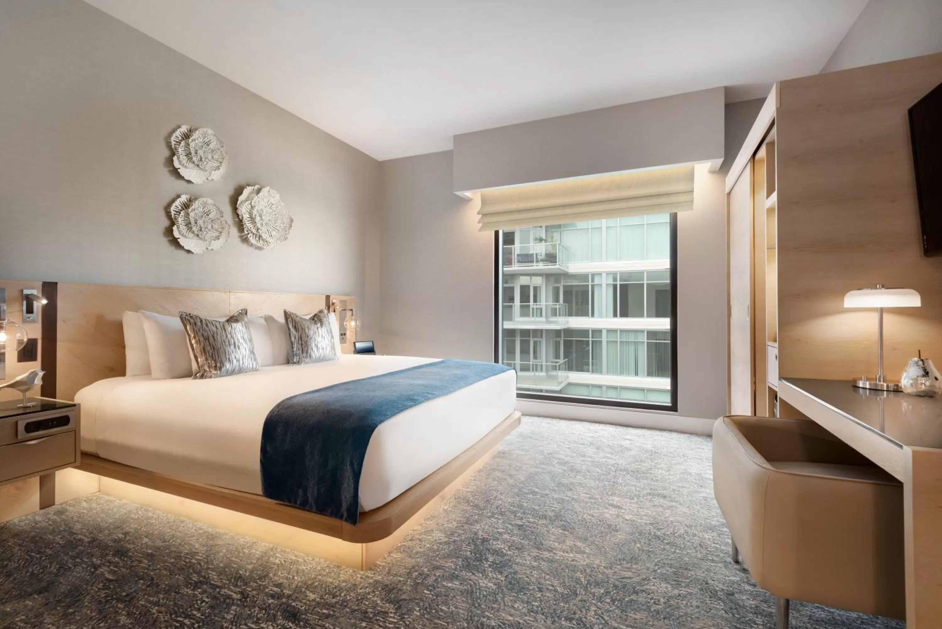 Bed in Seaside Hotel North Vancouver