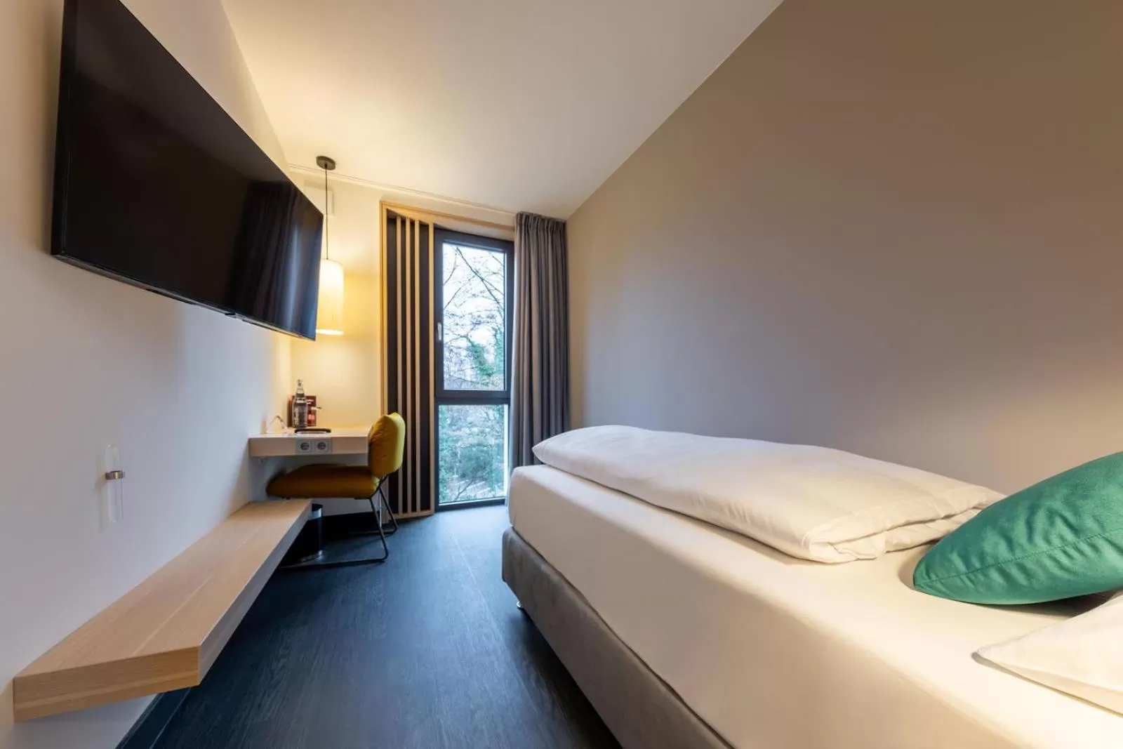 Photo of the whole room, Bed in Serways Hotel Hösel