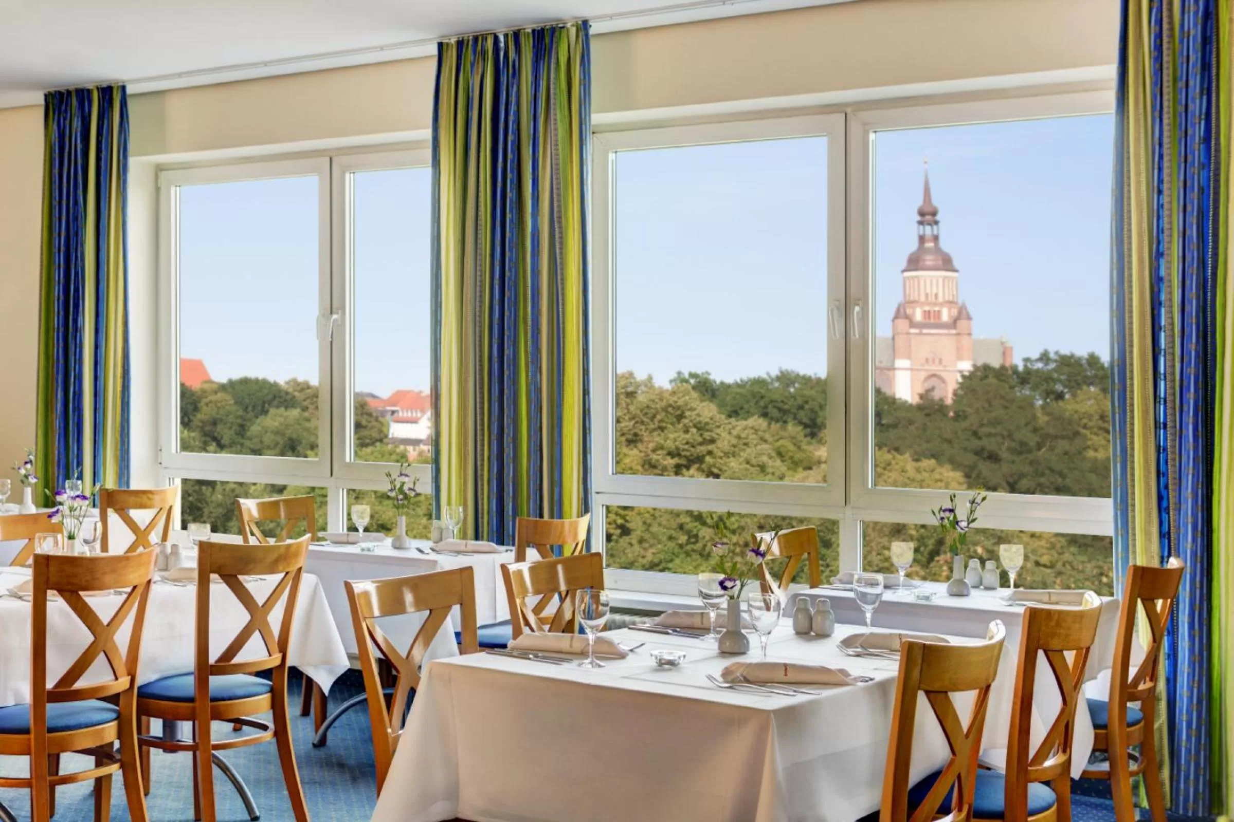 Restaurant/places to eat in IntercityHotel Stralsund