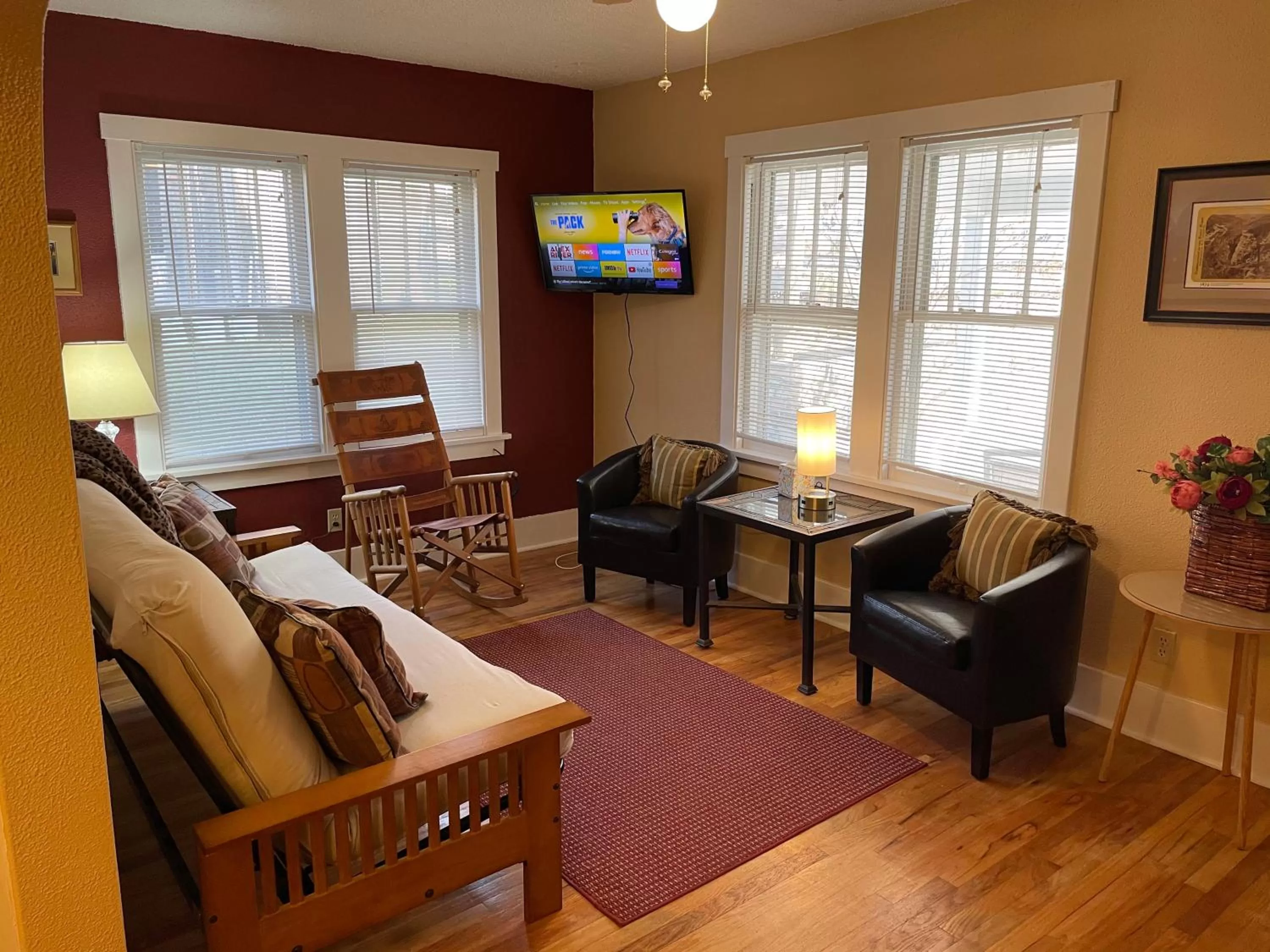 Living room in 1899 Inn