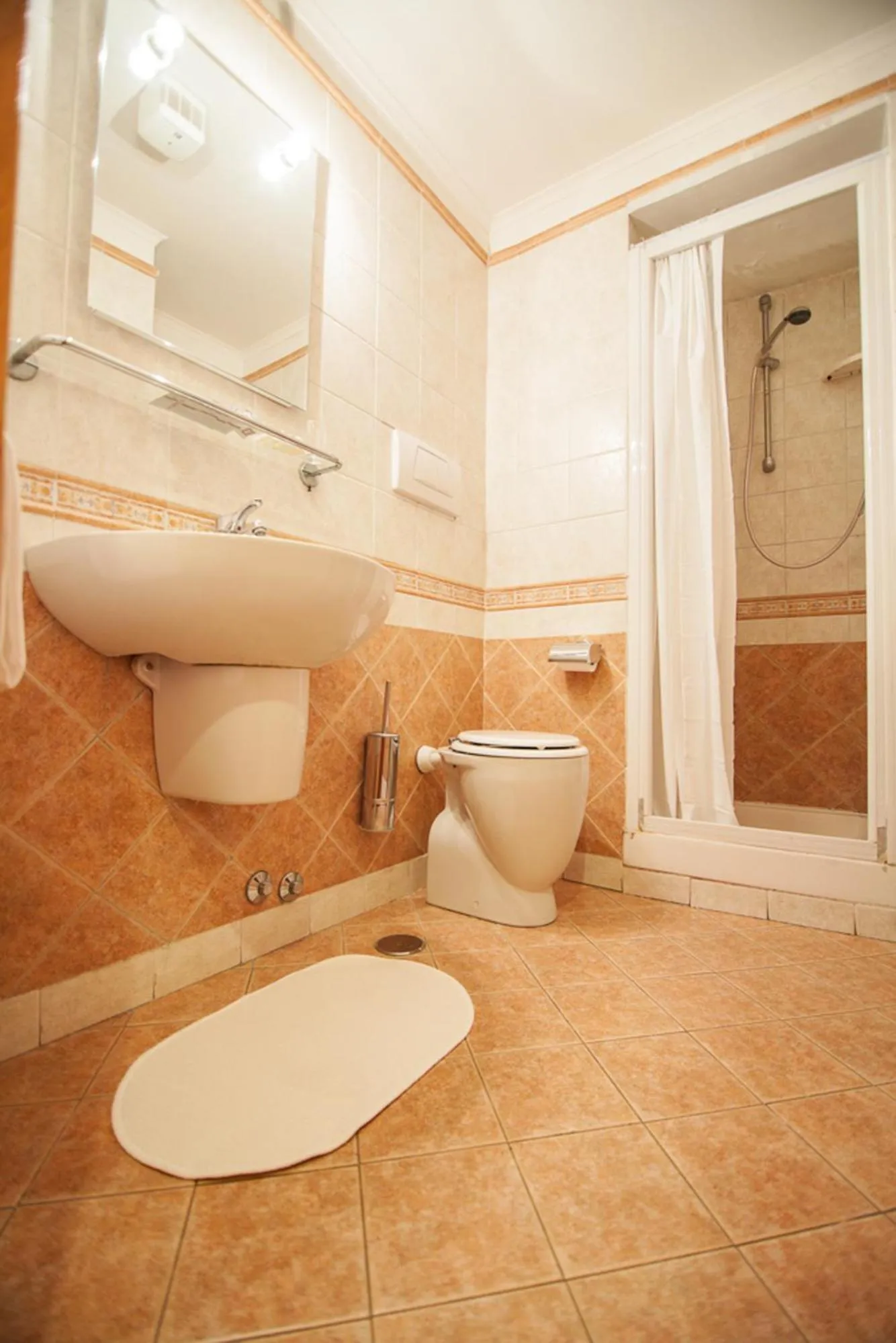 Bathroom in Hotel Pomezia