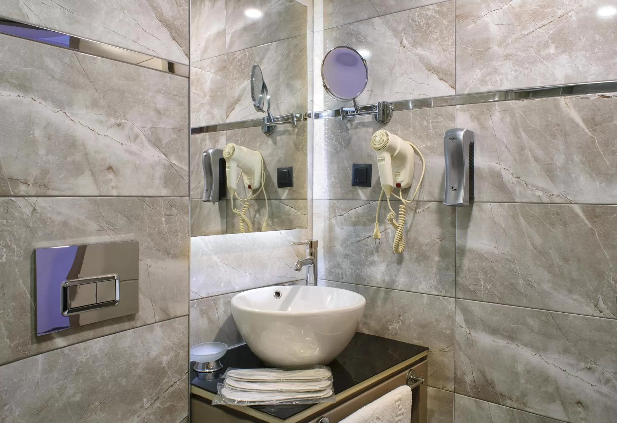 Shower, Bathroom in Hotel Bossuite Kadikoy