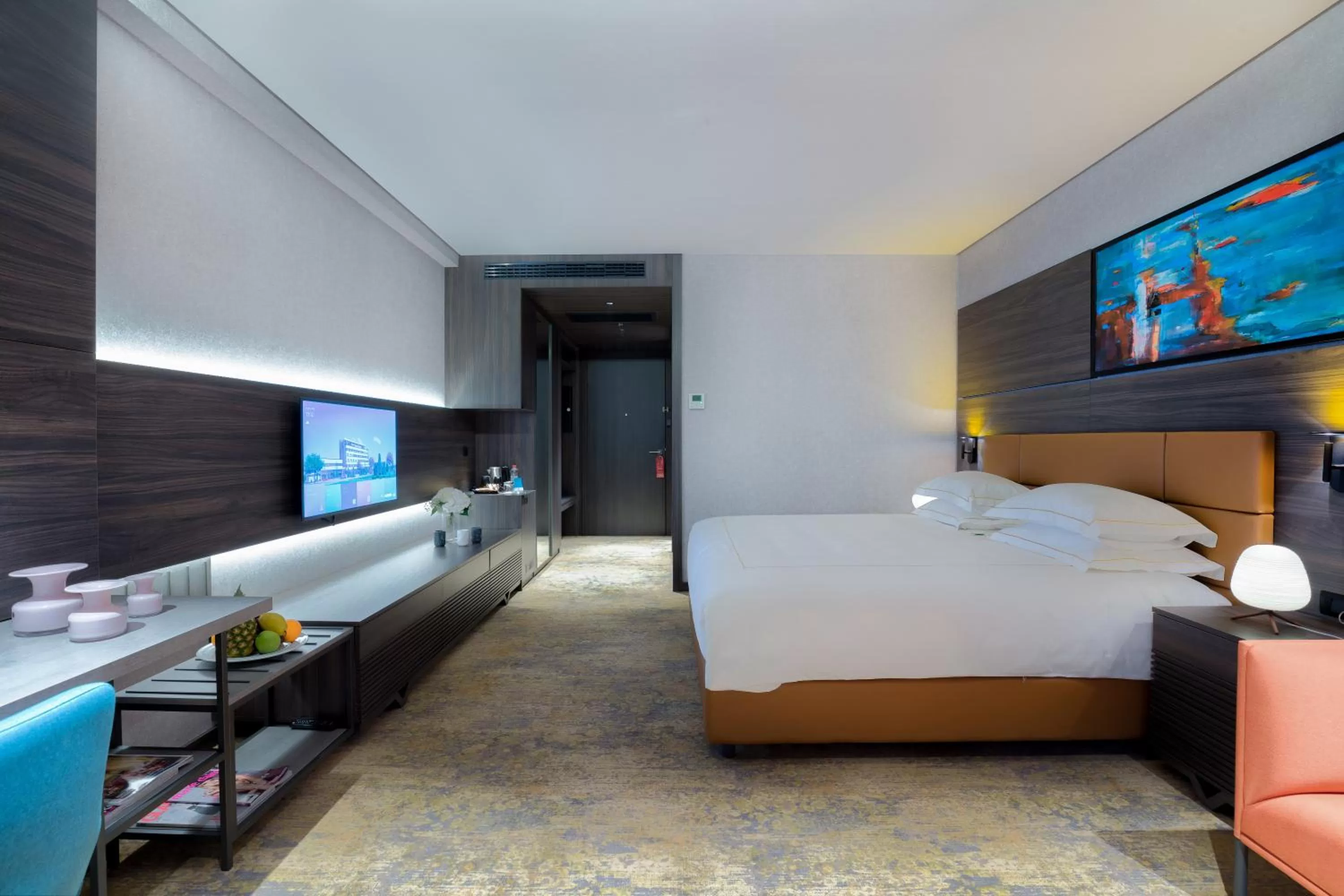 Bedroom, Bed in Emerald Hotel