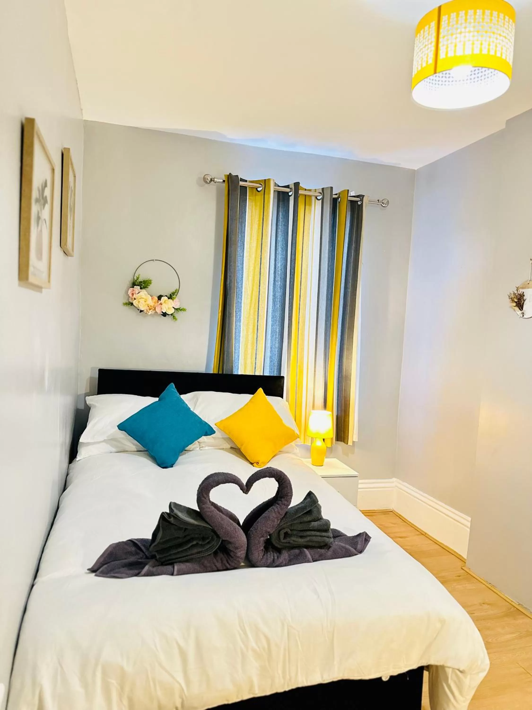 Bedroom, Bed in Sandys Holidays Home