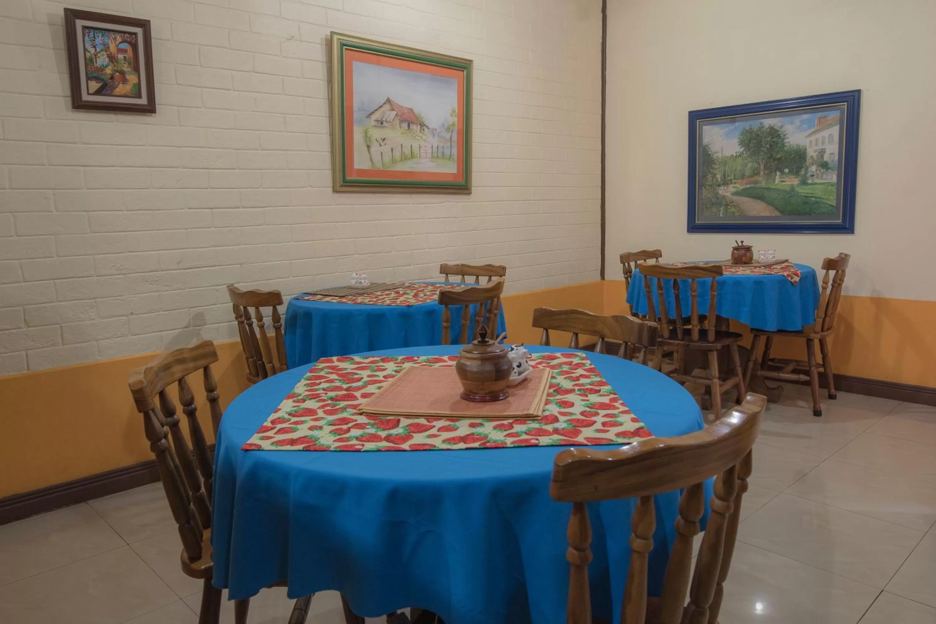 Restaurant/Places to Eat in Hotel Sura