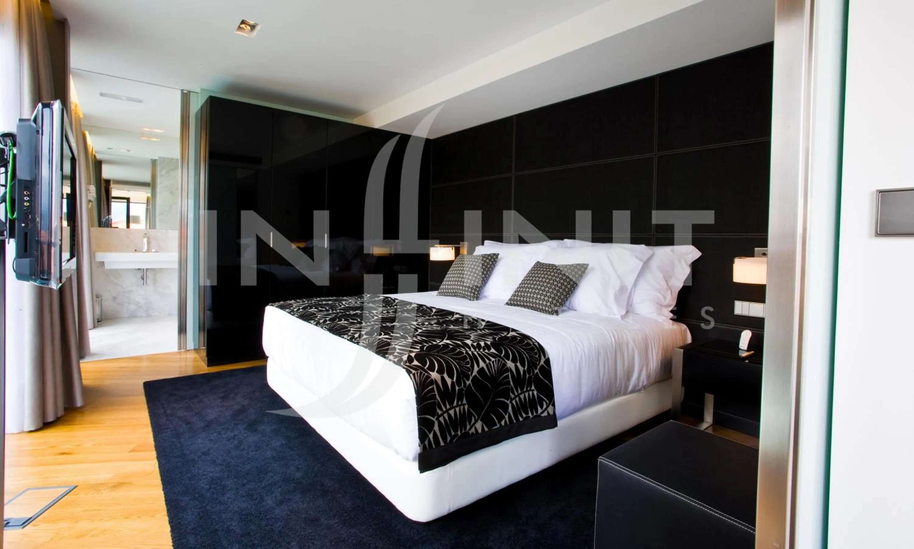 Bed in Hotel Inffinit