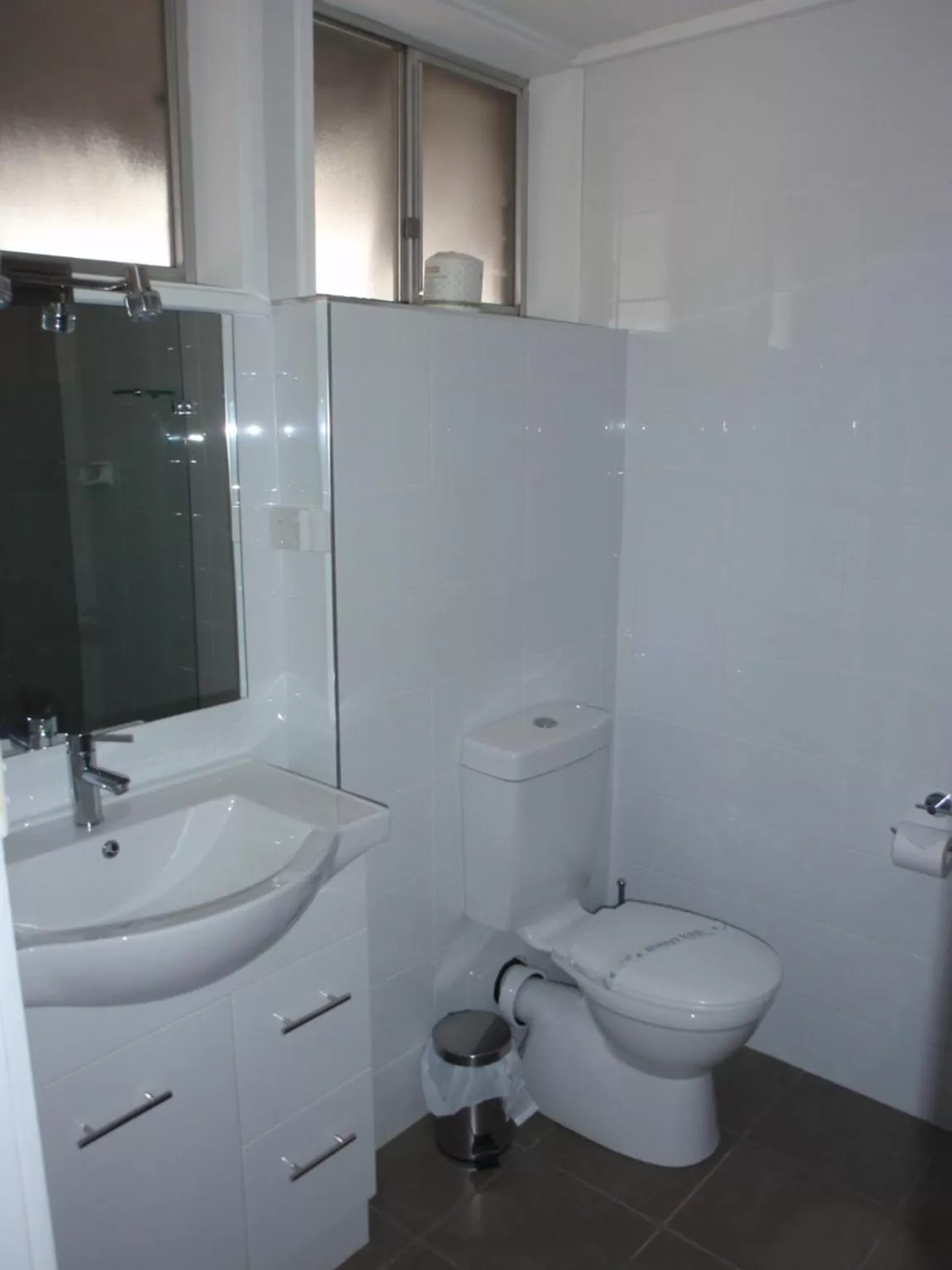 Toilet in Mid City Plantation Motel